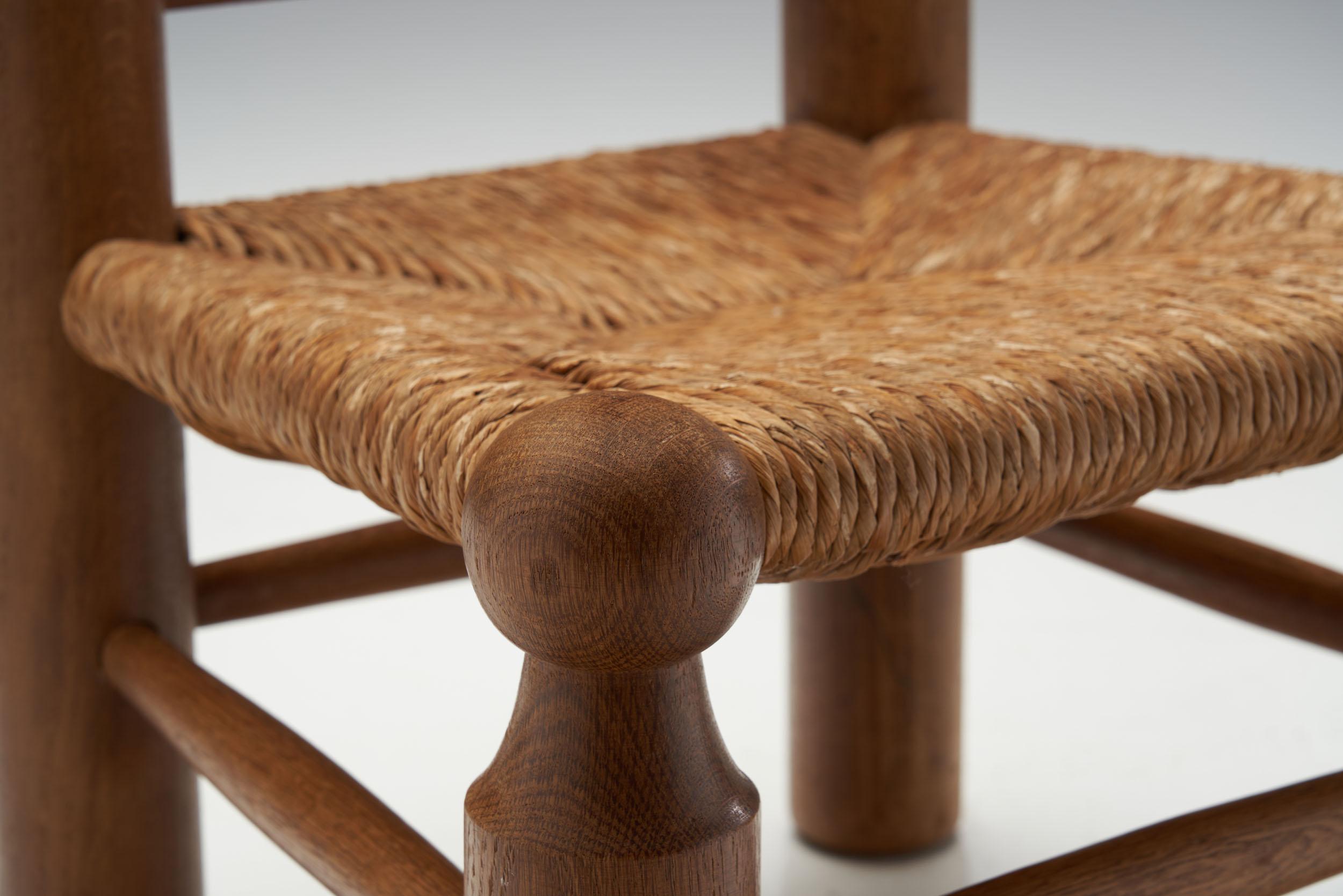 Stuhl aus Holz und Korbweide von einem europäischen Möbelschreiner, Europa, ca. 1950er Jahre im Angebot 3