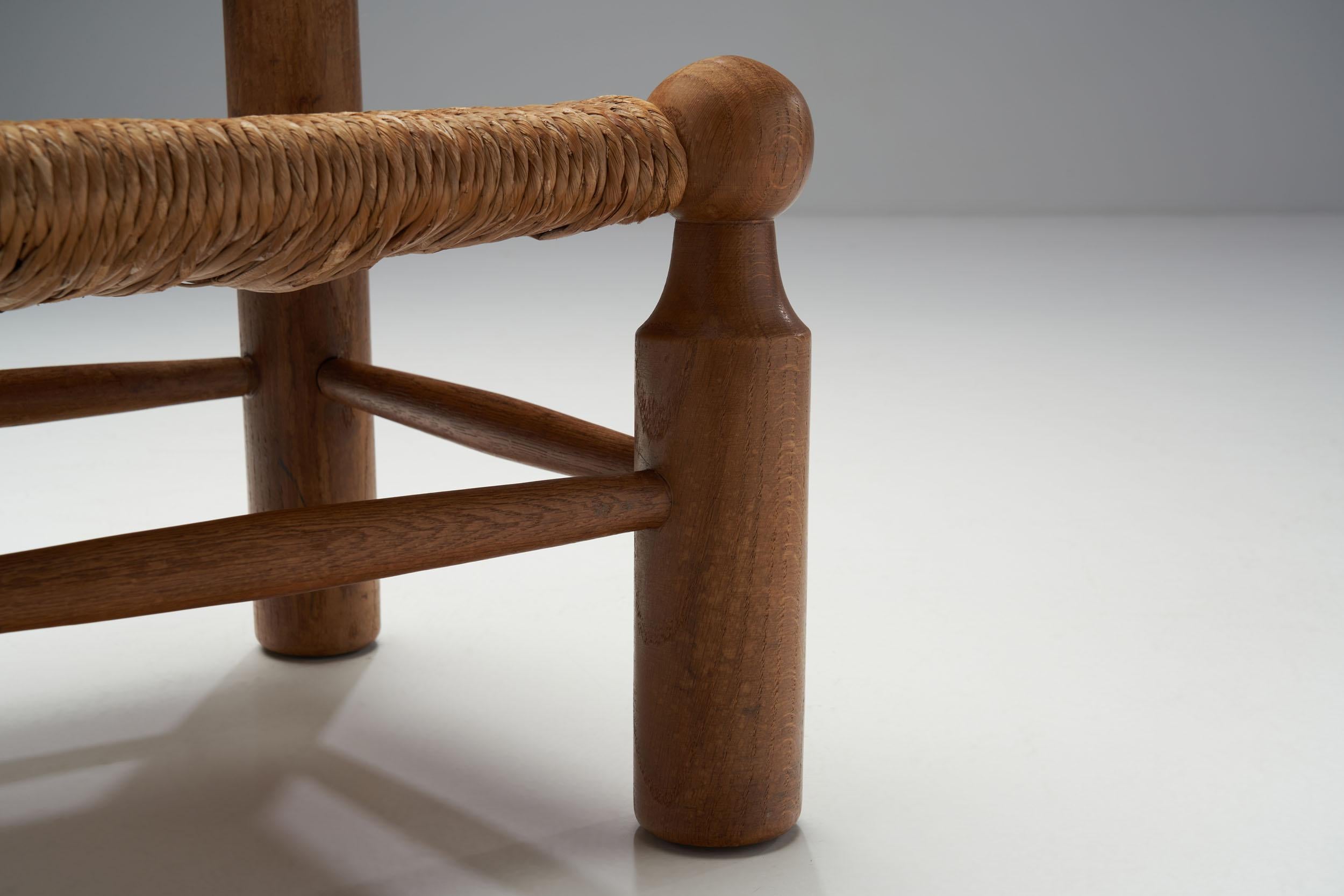 Silla pequeña de madera y mimbre de un ebanista europeo, Europa, ca. 1950 en venta 2