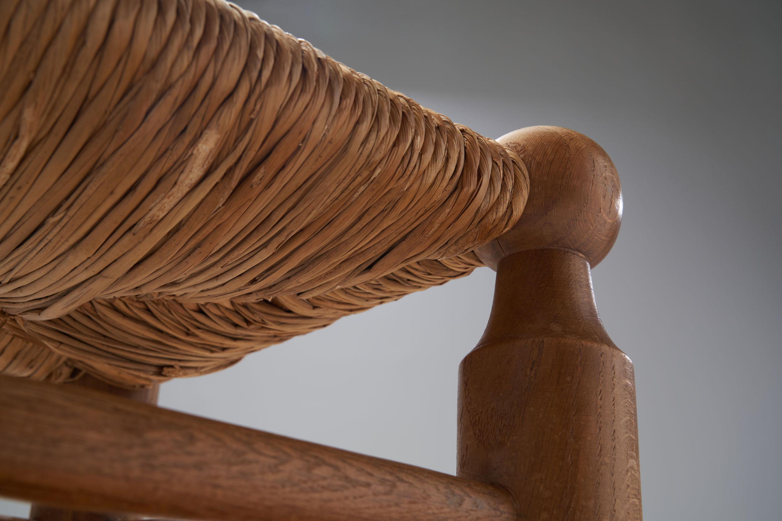 Stuhl aus Holz und Korbweide von einem europäischen Möbelschreiner, Europa, ca. 1950er Jahre im Angebot 6