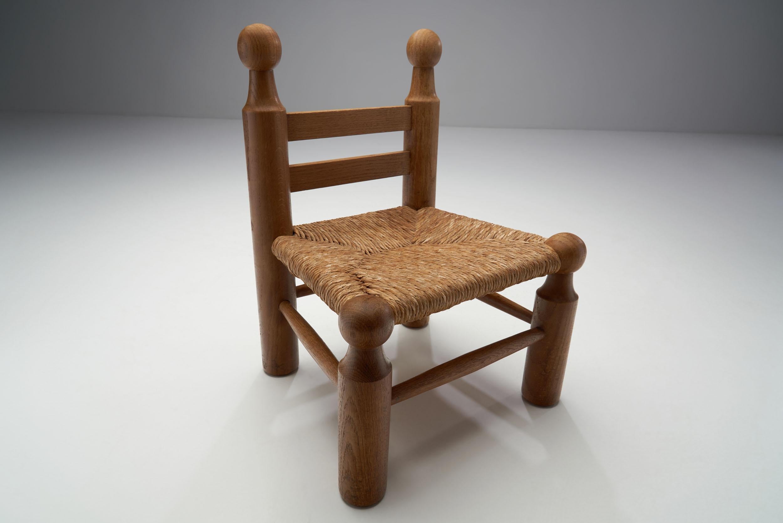 Stuhl aus Holz und Korbweide von einem europäischen Möbelschreiner, Europa, ca. 1950er Jahre (Mitte des 20. Jahrhunderts) im Angebot