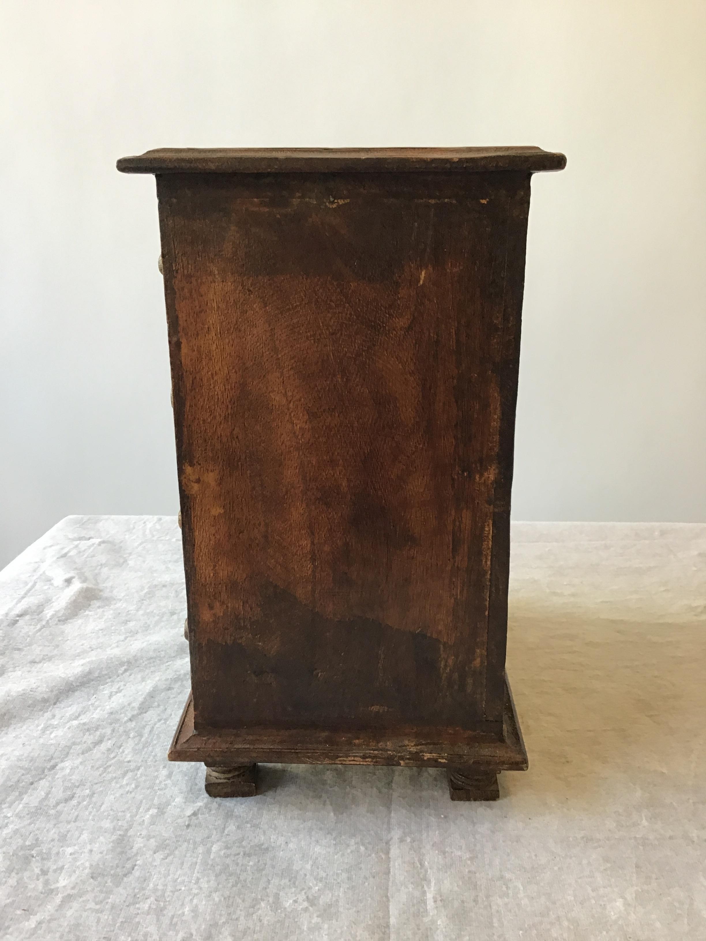 Small Wood Compartment Box In Good Condition In Tarrytown, NY