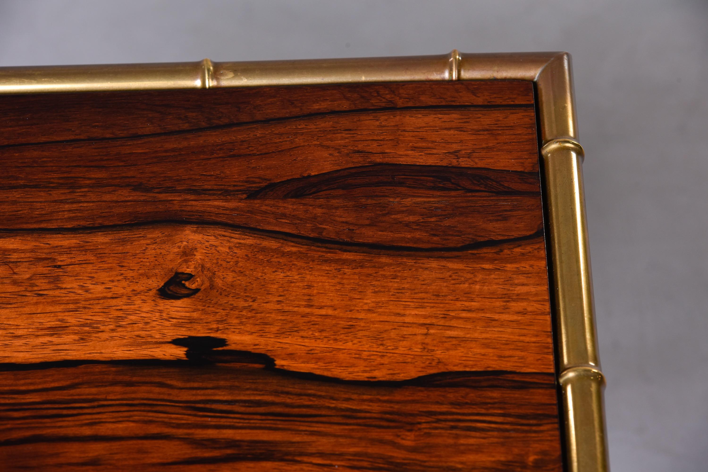 Petite table d'appoint à plateau en bois avec pieds en laiton imitation bambou en vente 5
