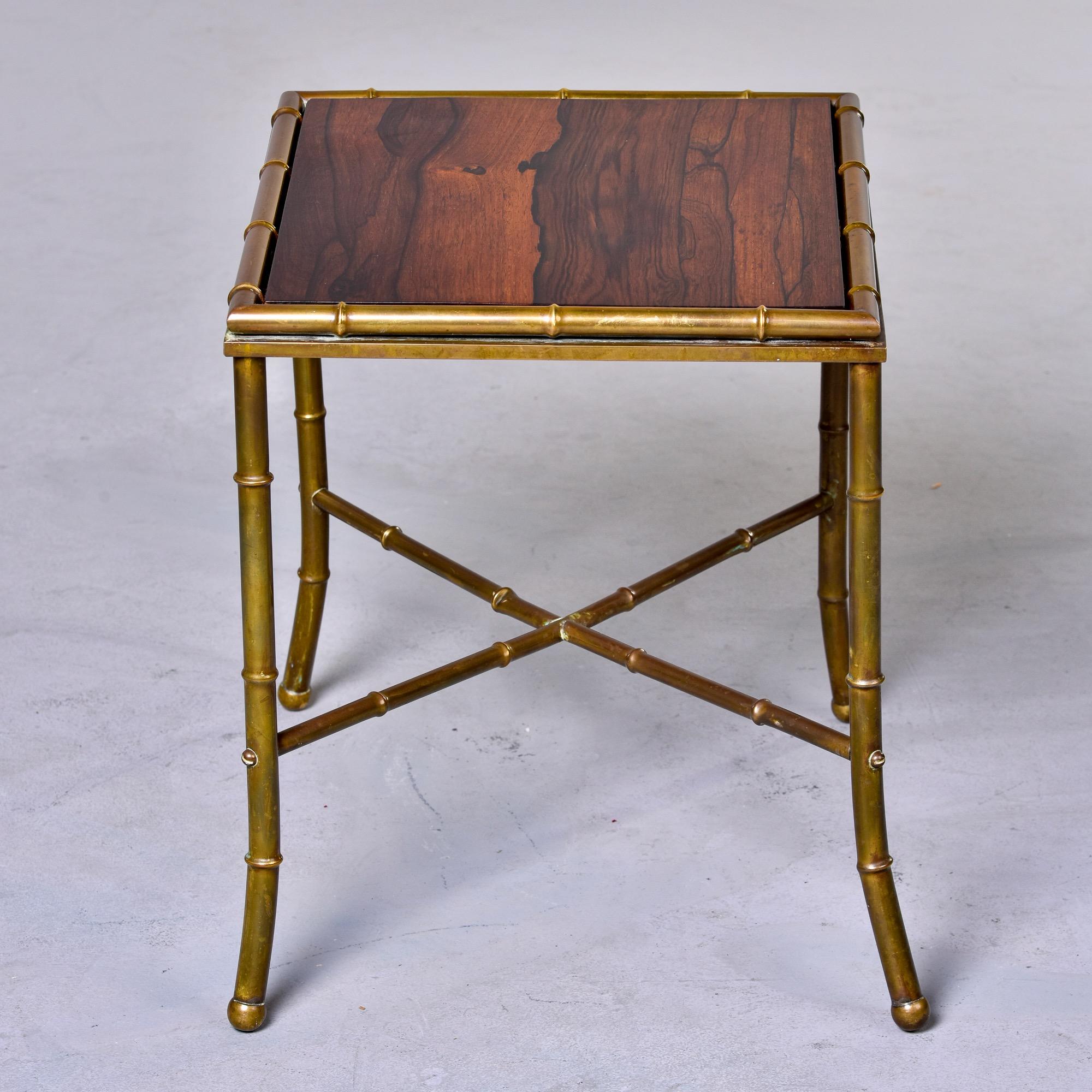Laiton Petite table d'appoint à plateau en bois avec pieds en laiton imitation bambou en vente