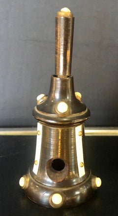 Kleine hölzerne antike Glocke Zigarrenschneider