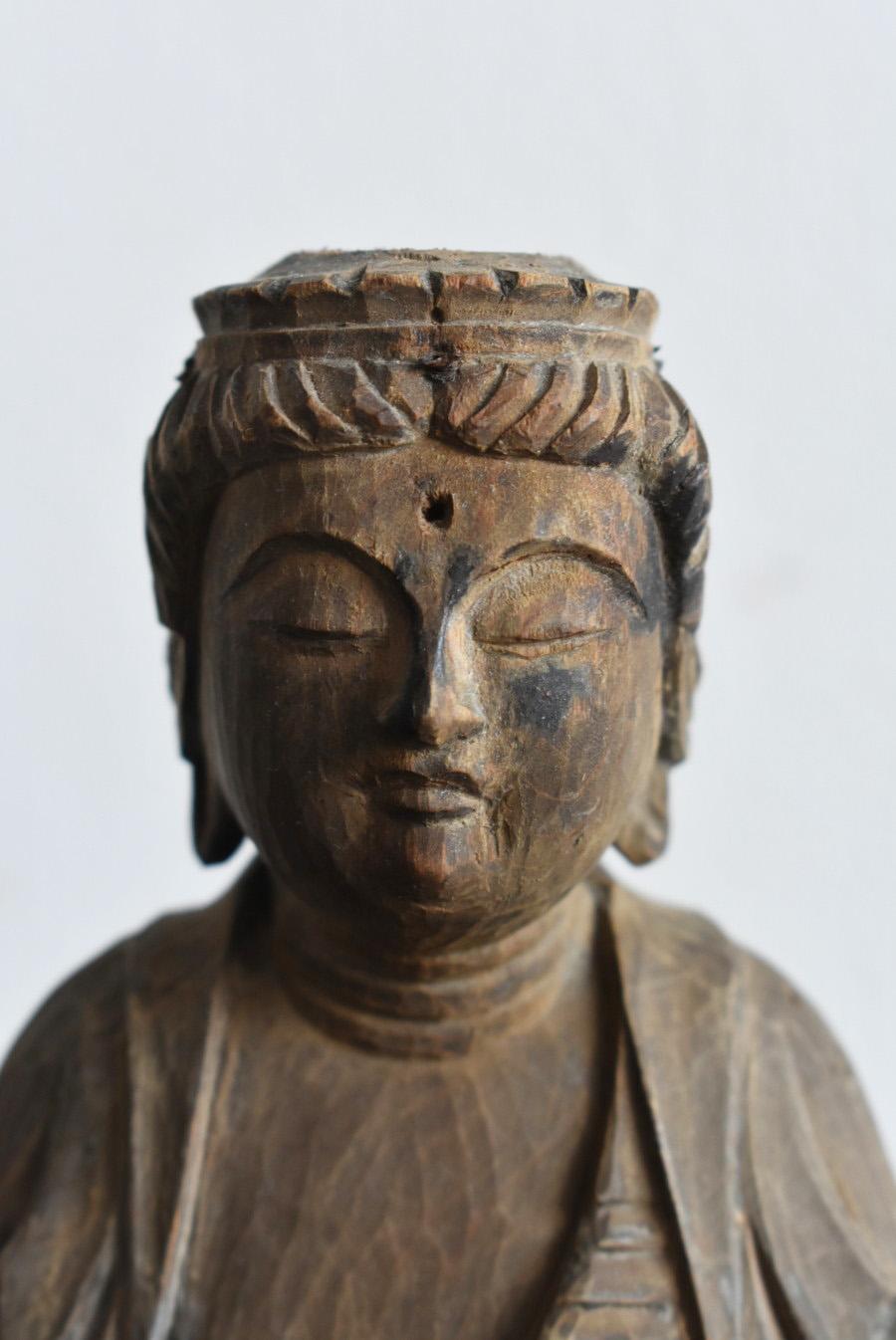 Piccola statua di Buddha in legno del periodo Edo in Giappone, dal 17° al 19° secolo. in vendita 3