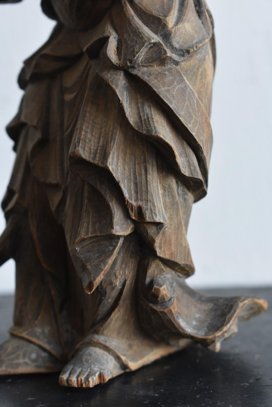 Piccola statua di Buddha in legno del periodo Edo in Giappone, dal 17° al 19° secolo. in vendita 11
