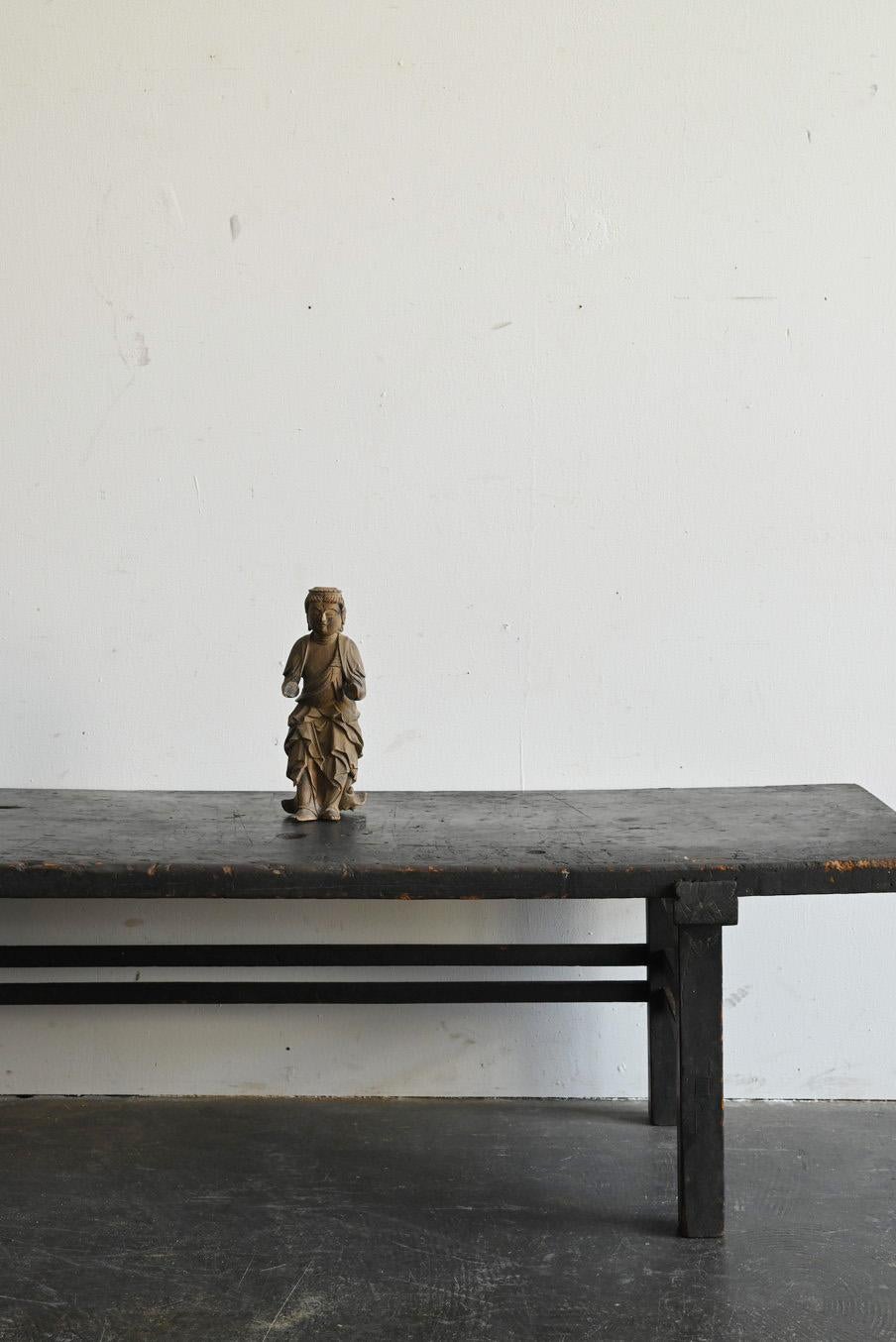 Giapponese Piccola statua di Buddha in legno del periodo Edo in Giappone, dal 17° al 19° secolo. in vendita