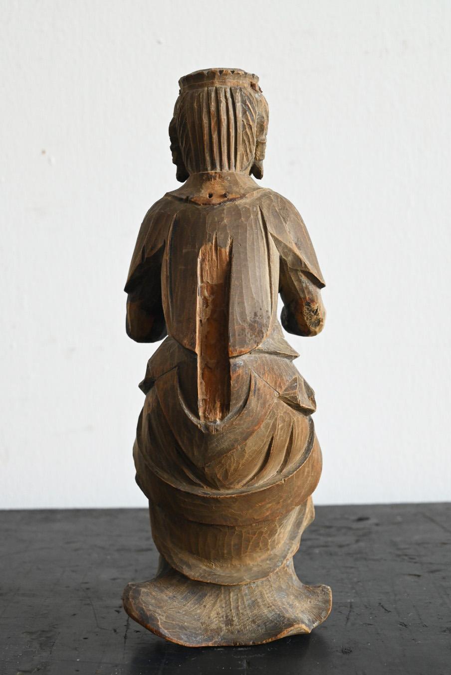 Piccola statua di Buddha in legno del periodo Edo in Giappone, dal 17° al 19° secolo. in vendita 1