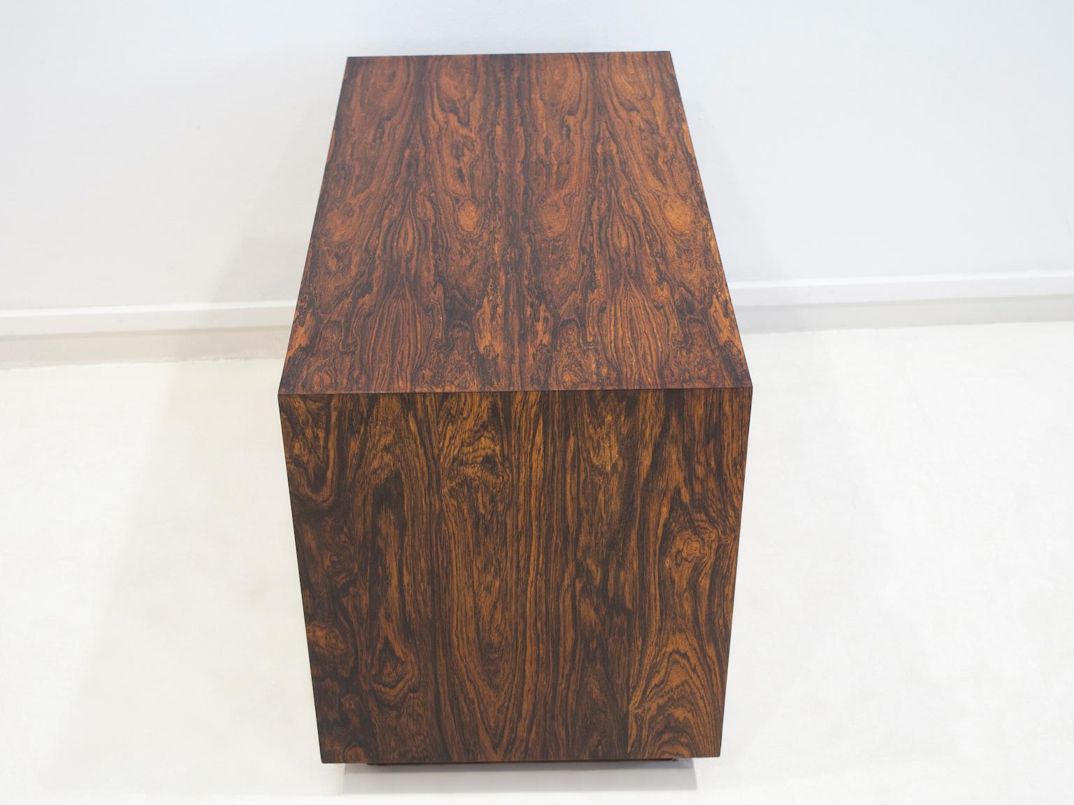 Kleines Sideboard aus Holz aus der Diplomat-Serie von Finn Juhl im Angebot 4