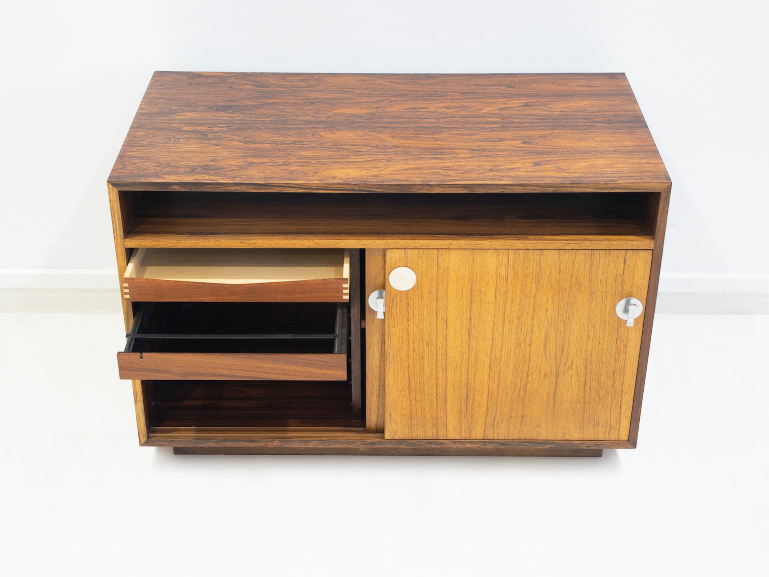Small Wooden Diplomat Series Sideboard by Finn Juhl In Good Condition For Sale In Madrid, ES
