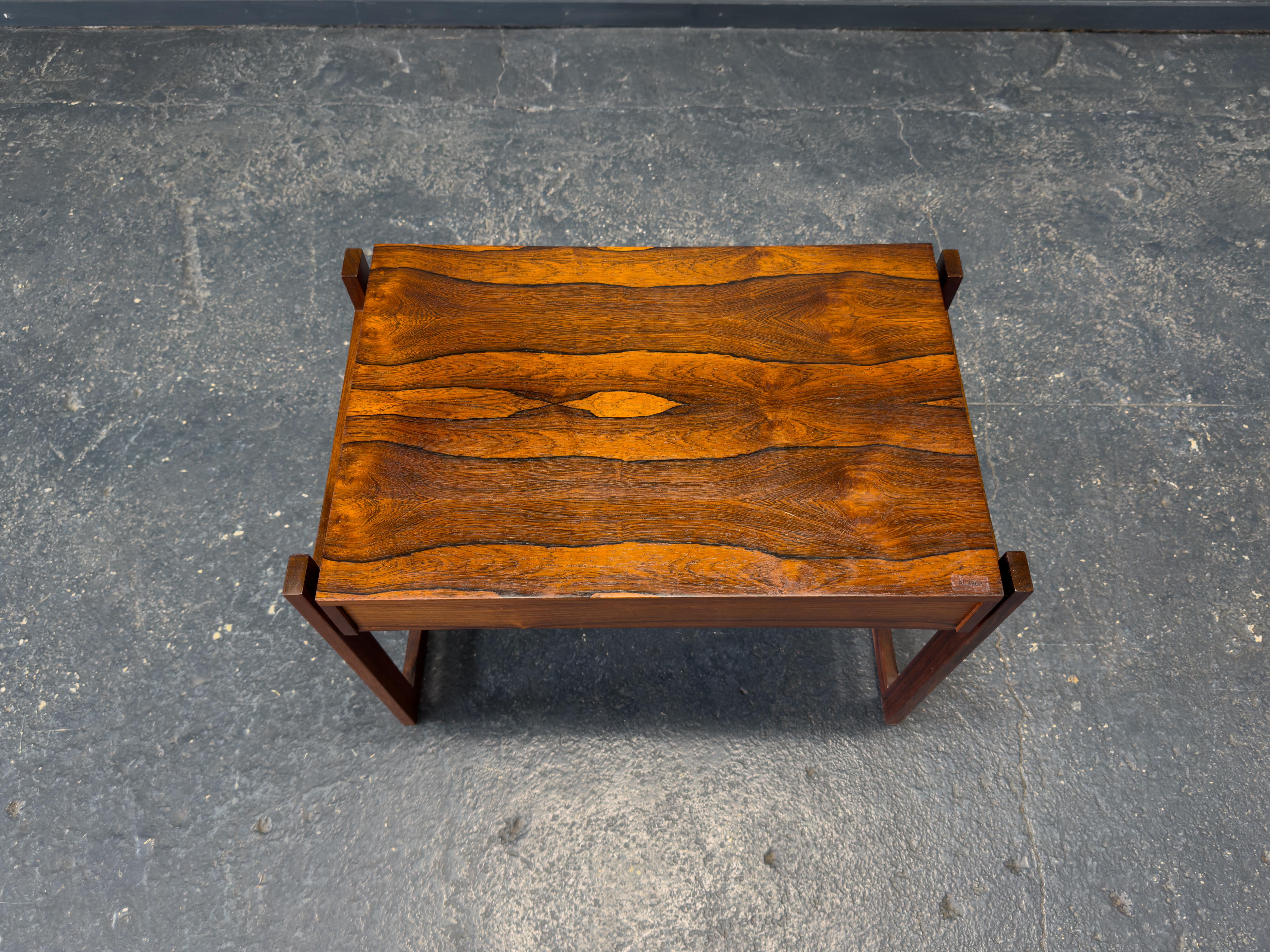 Cassetto in legno piccolo in vendita 1