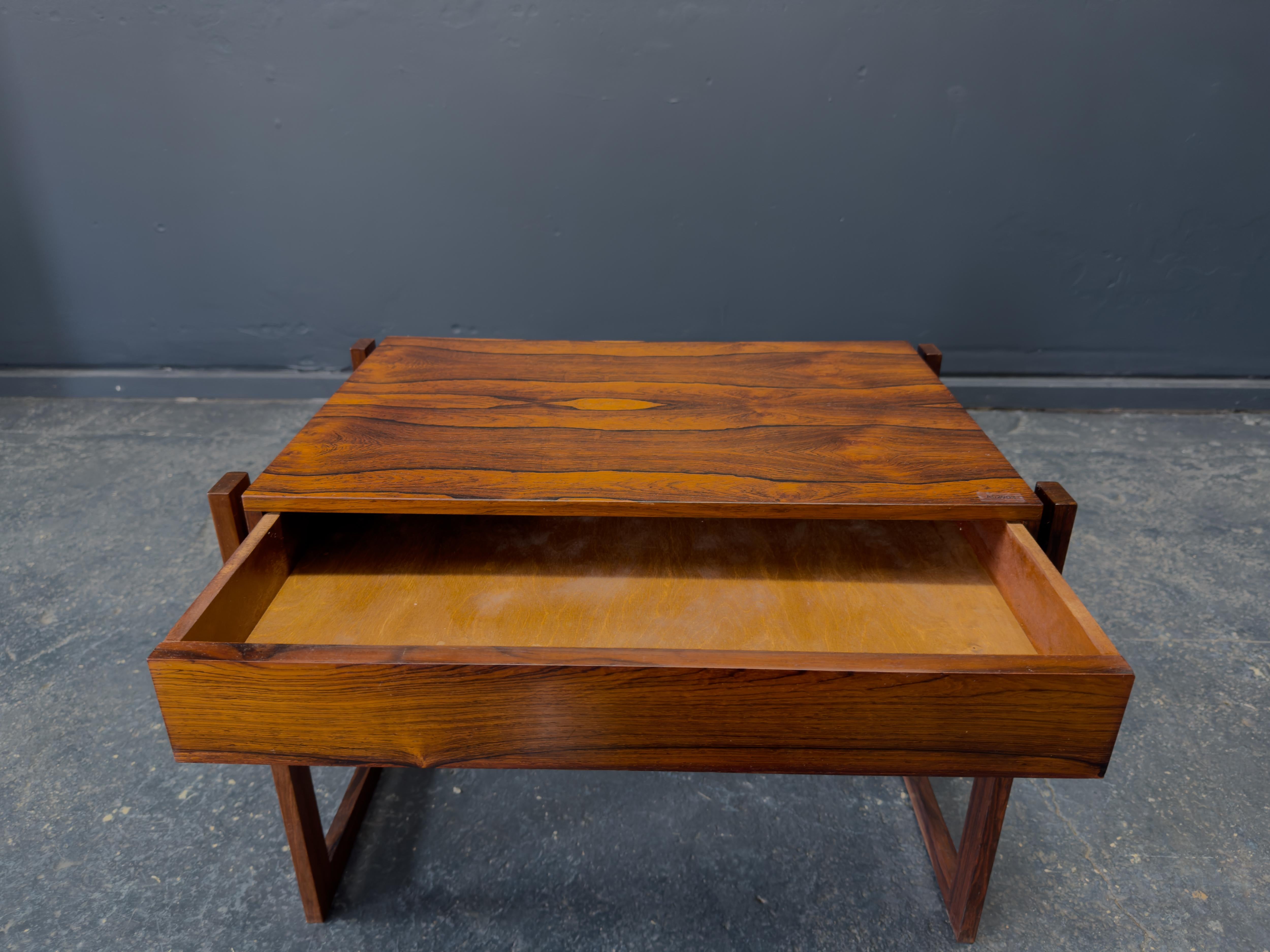Cassetto in legno piccolo in vendita 2