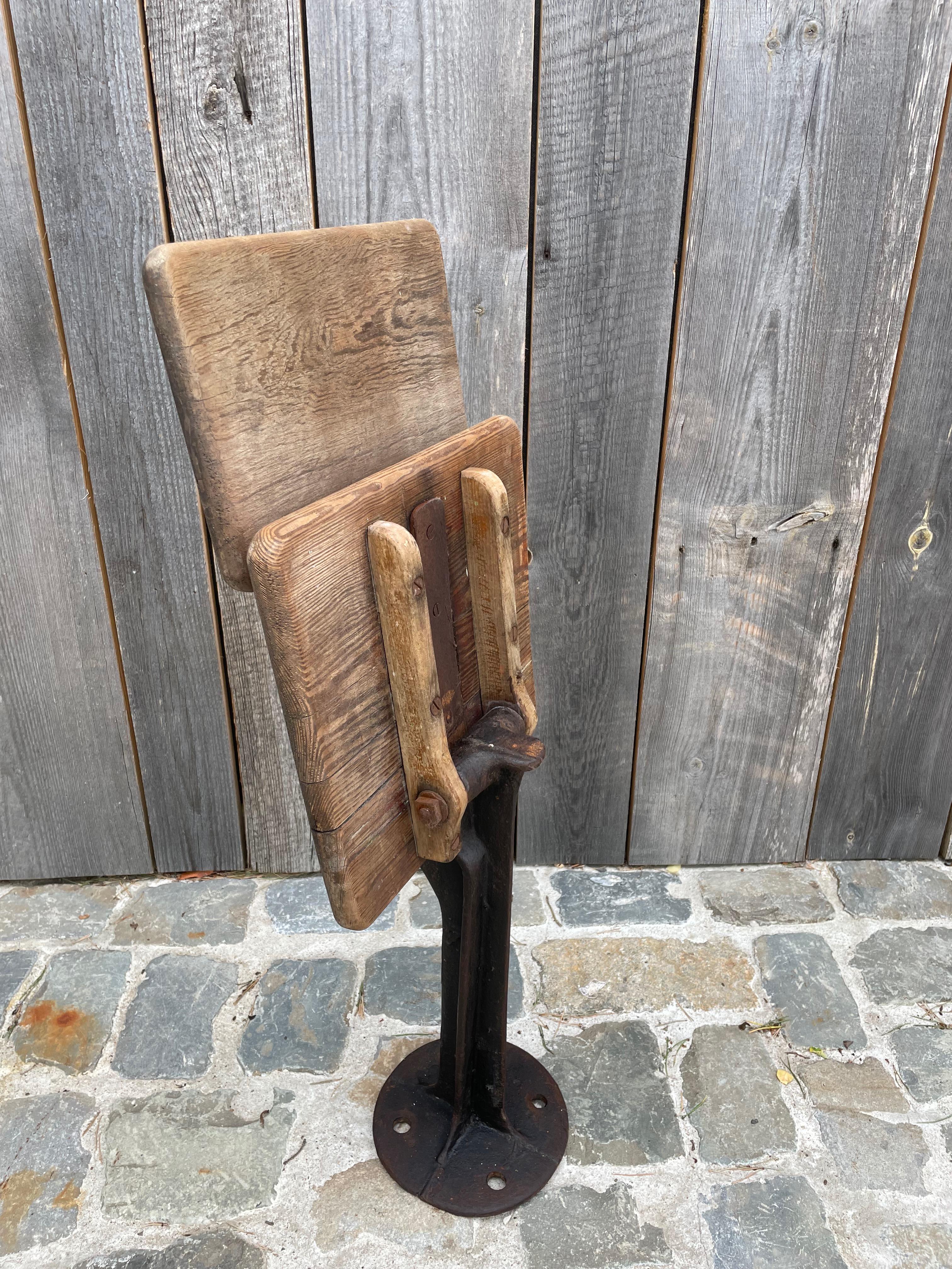 Européen Petite chaise pliante en bois en vente
