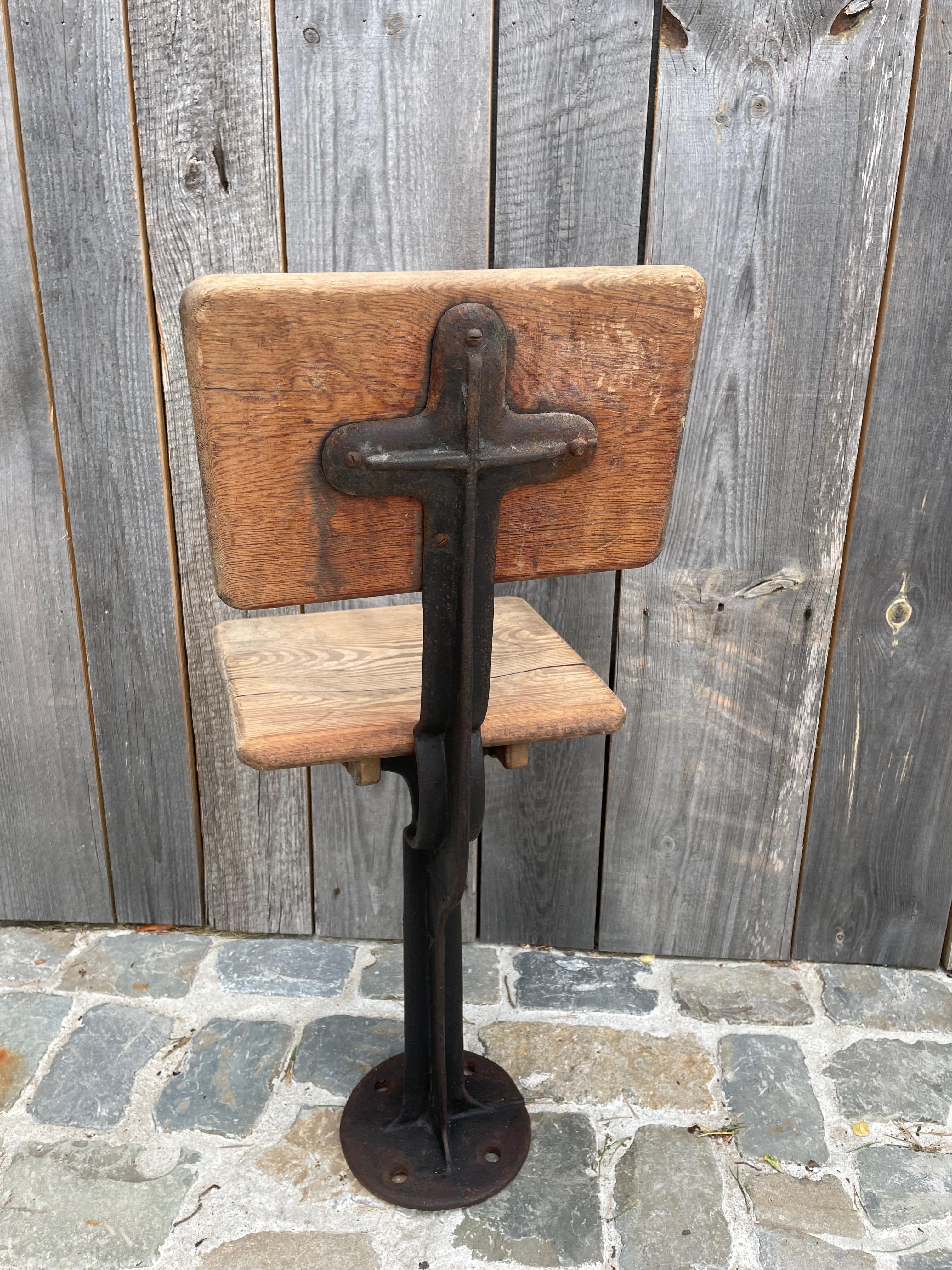 Fer Petite chaise pliante en bois en vente