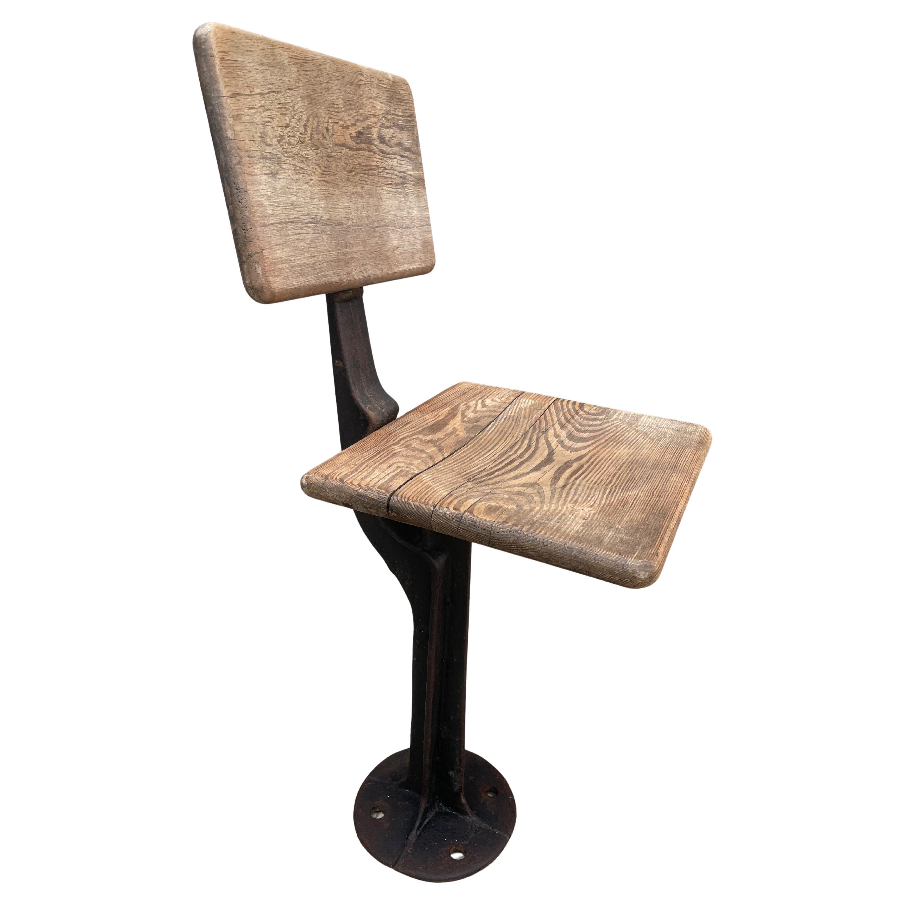 Petite chaise pliante en bois