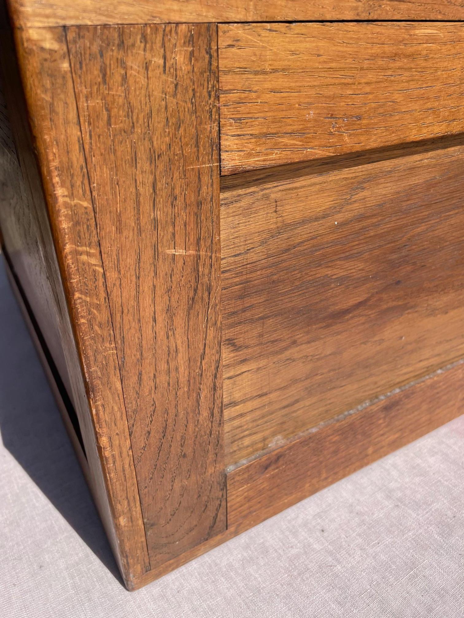 Archivador taquilla de madera pequeño Art Decó en venta