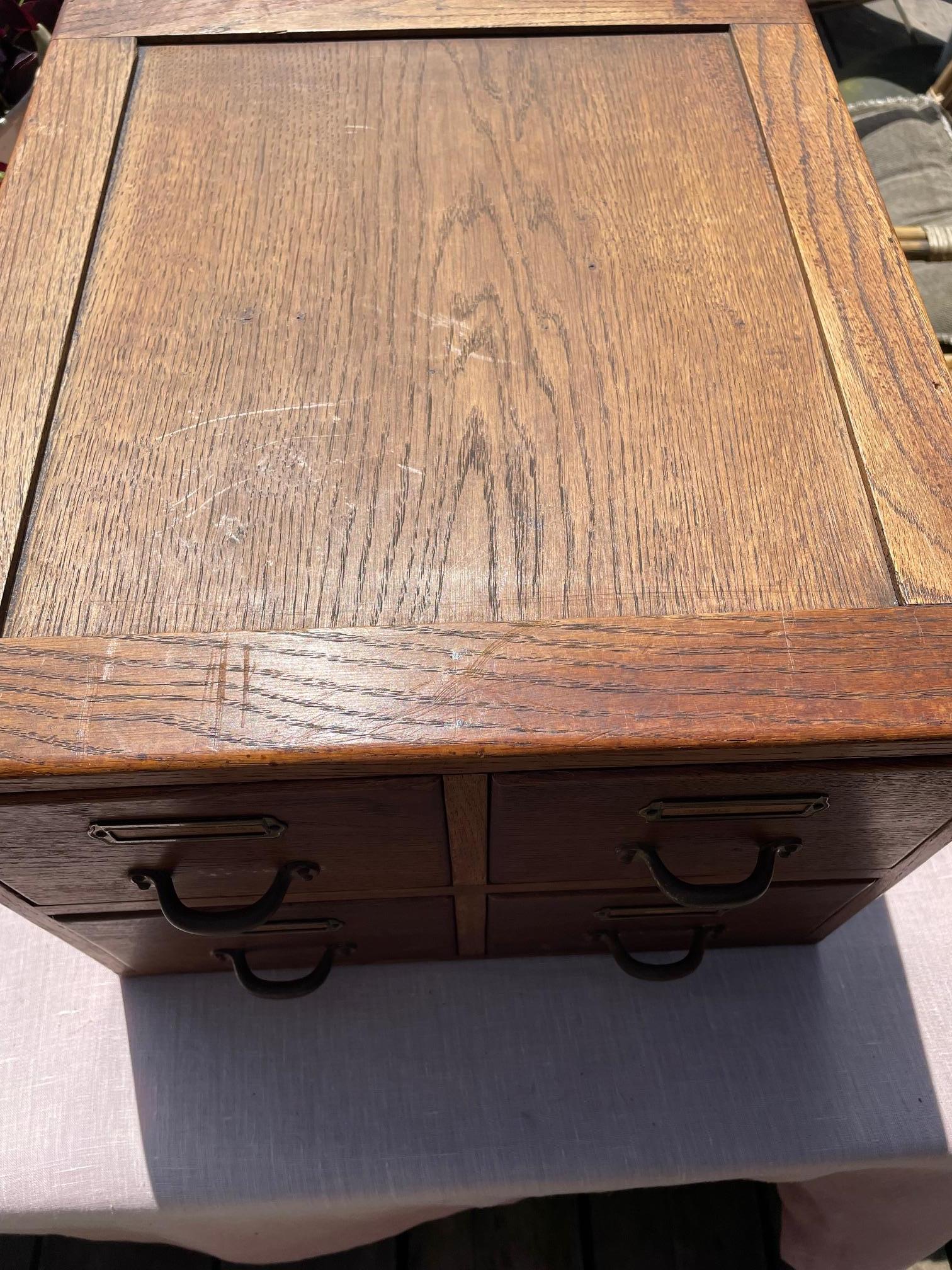 Archivador taquilla de madera pequeño siglo XX en venta