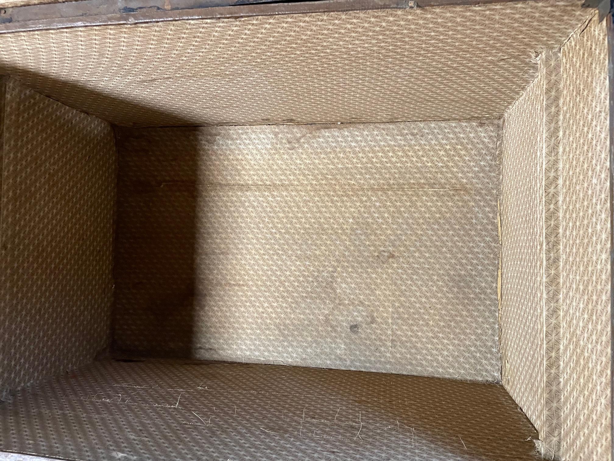 Piccolo baule di legno in vendita 3