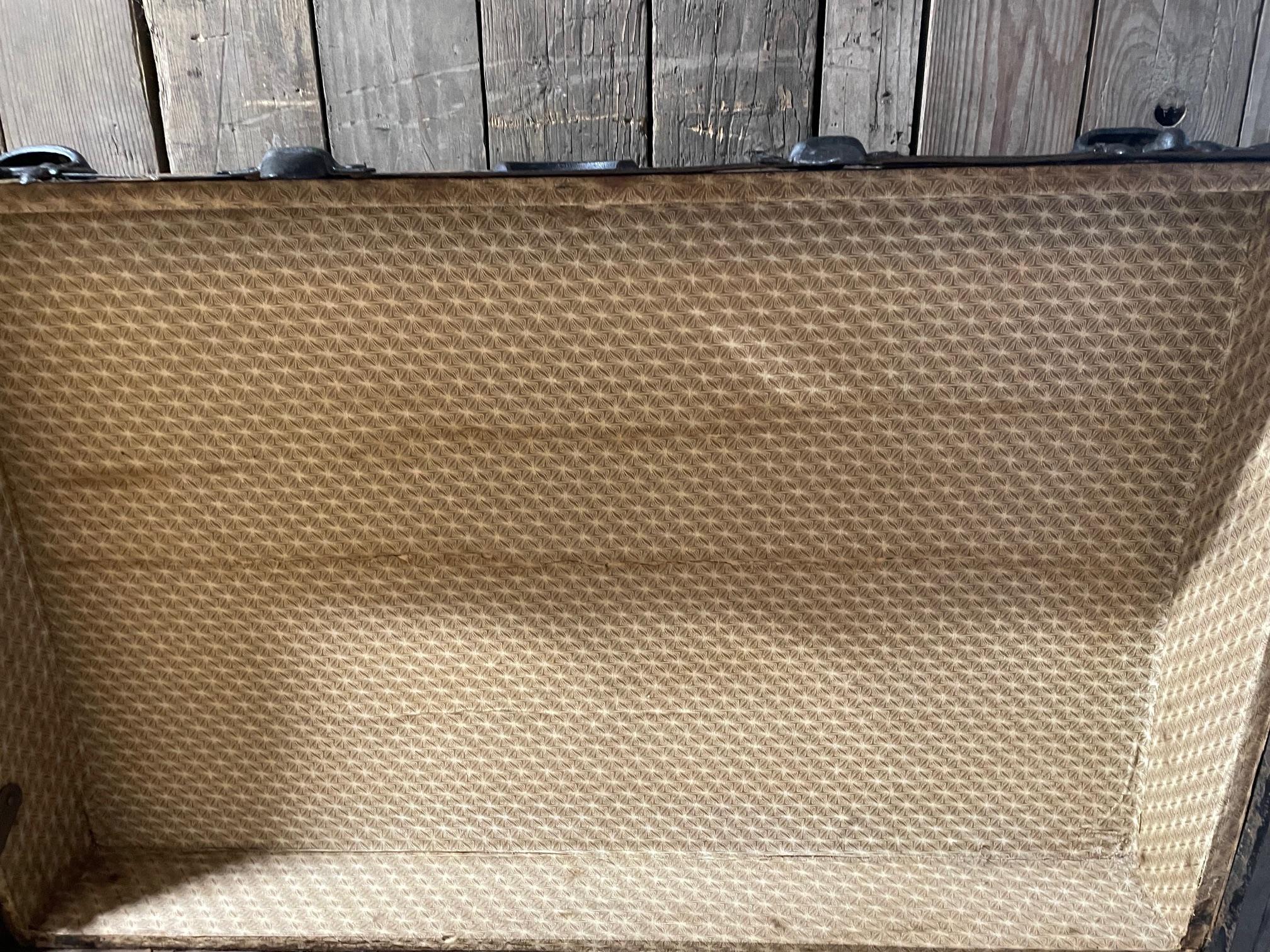 Piccolo baule di legno in vendita 4