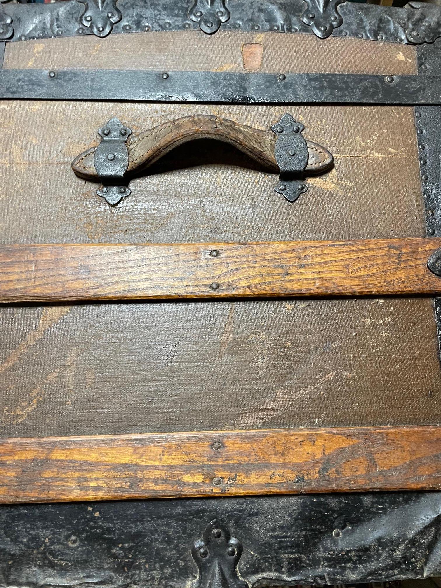 Piccolo baule di legno in vendita 7