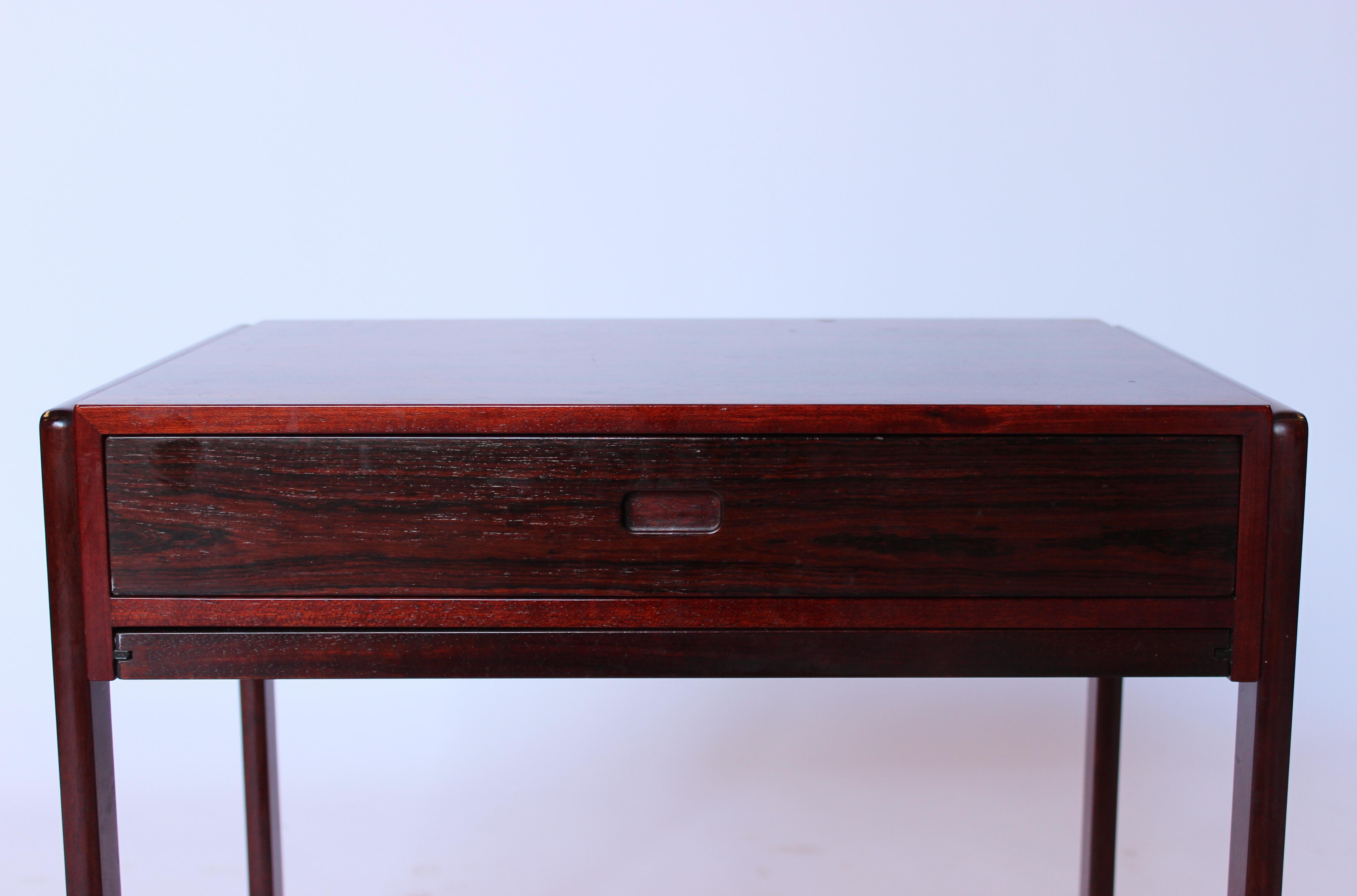 Small work table in Rosewood of Danish Design, by Gelsted, 1960s In Good Condition For Sale In Lejre, DK