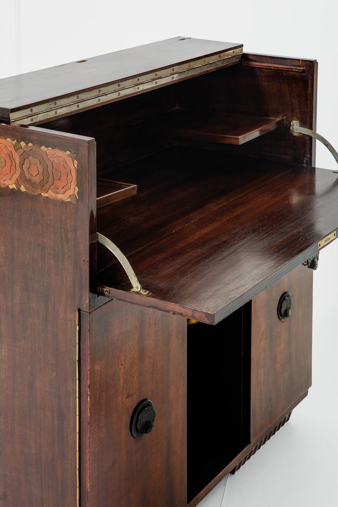 Small writing bureau with pull down top and two cupboards with shelves. The bureau has a marquetry detail tinted red.
Literature: Osvaldo Borsani by Leonardo De Luca pages 28-29.