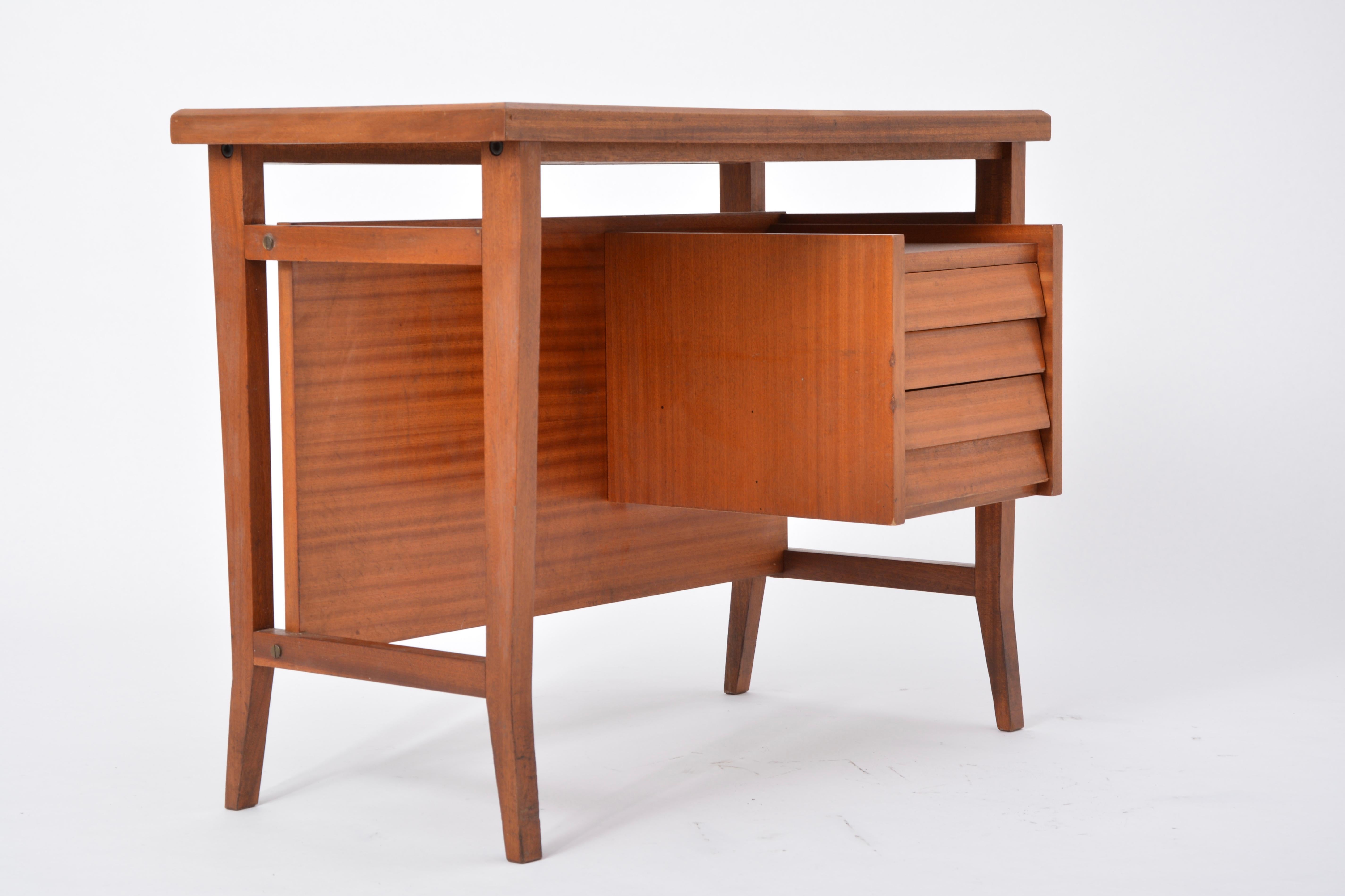 Small Writing Desk by Gio Ponti for Schirolli, Italy, 1960s In Good Condition In Berlin, DE