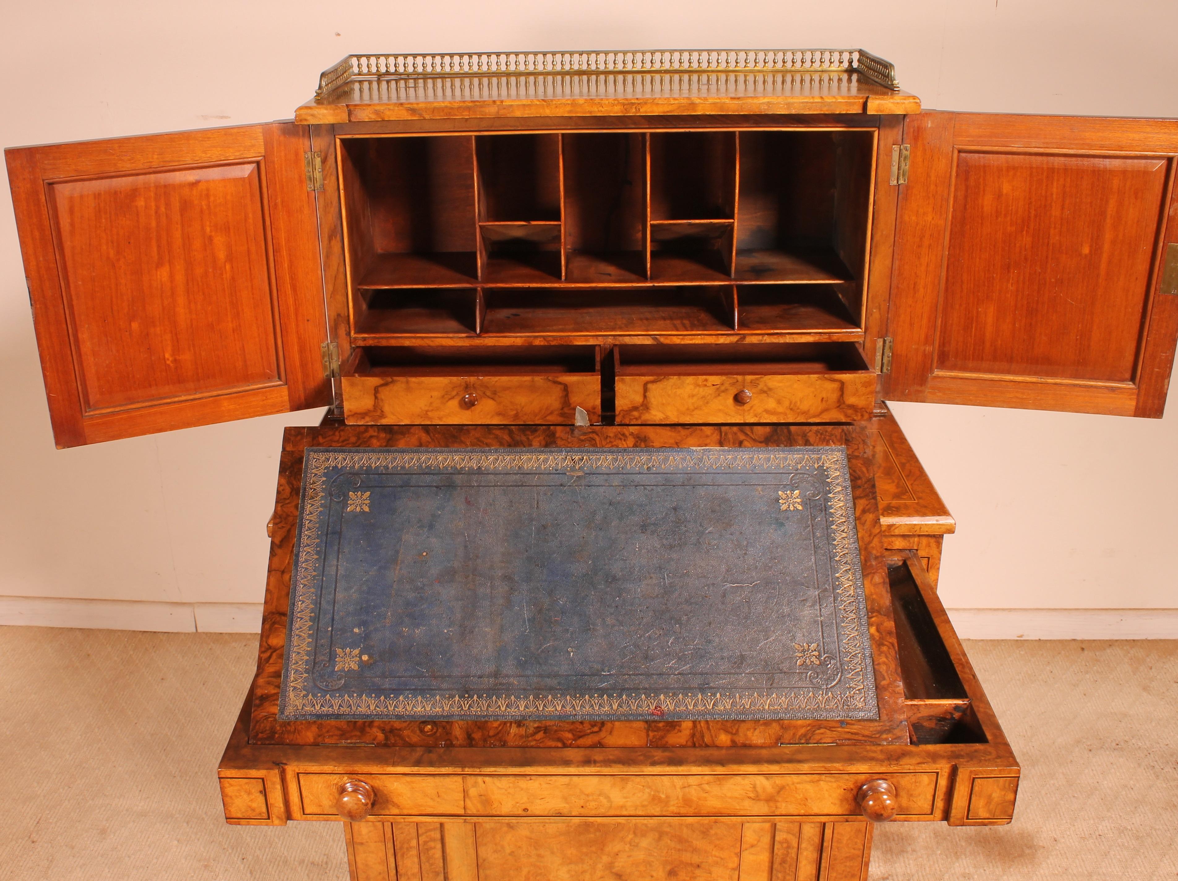 English Small Writing Desk / Secretary in Burl Walnut, 19th Century