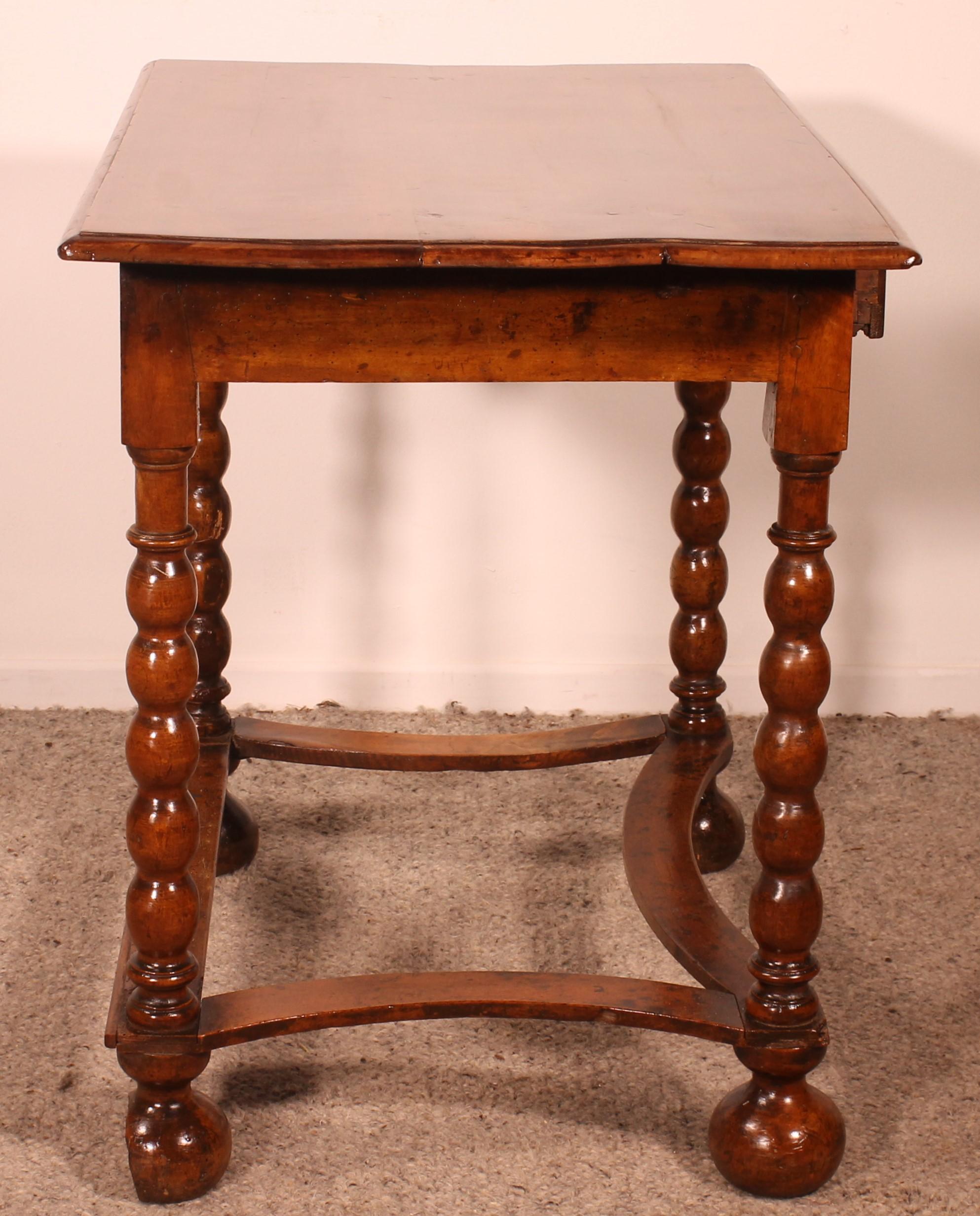 Small Writing Table/side Table In Walnut-17th Century For Sale 6