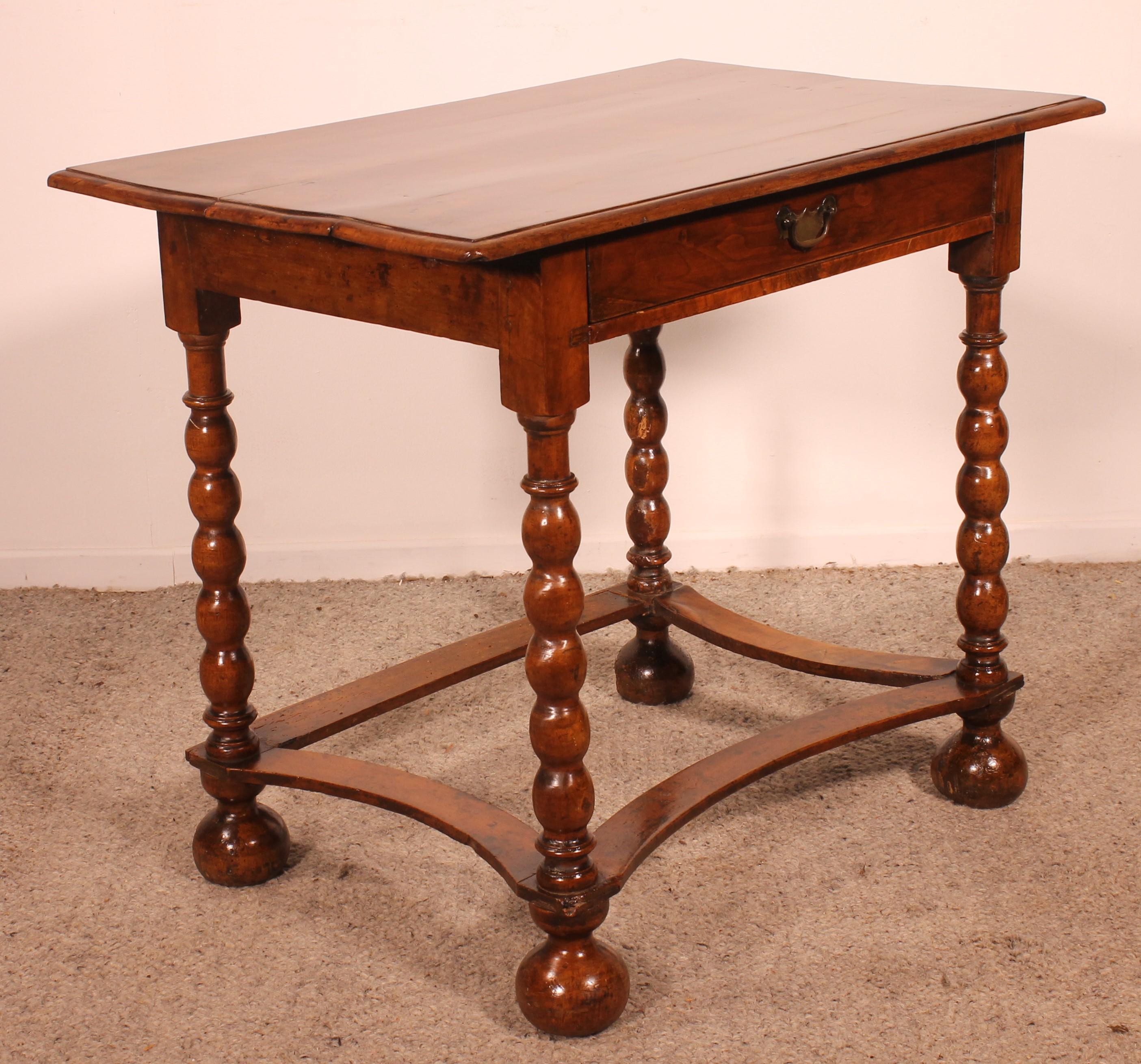 Small Writing Table/side Table In Walnut-17th Century For Sale 7