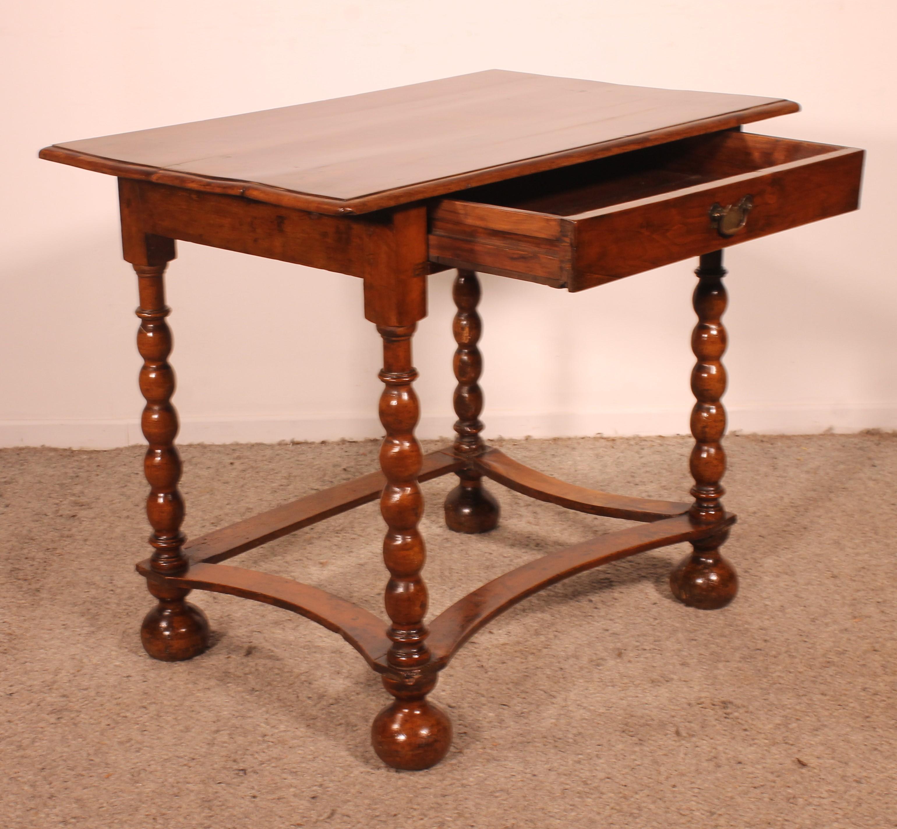 Small Writing Table/side Table In Walnut-17th Century For Sale 8