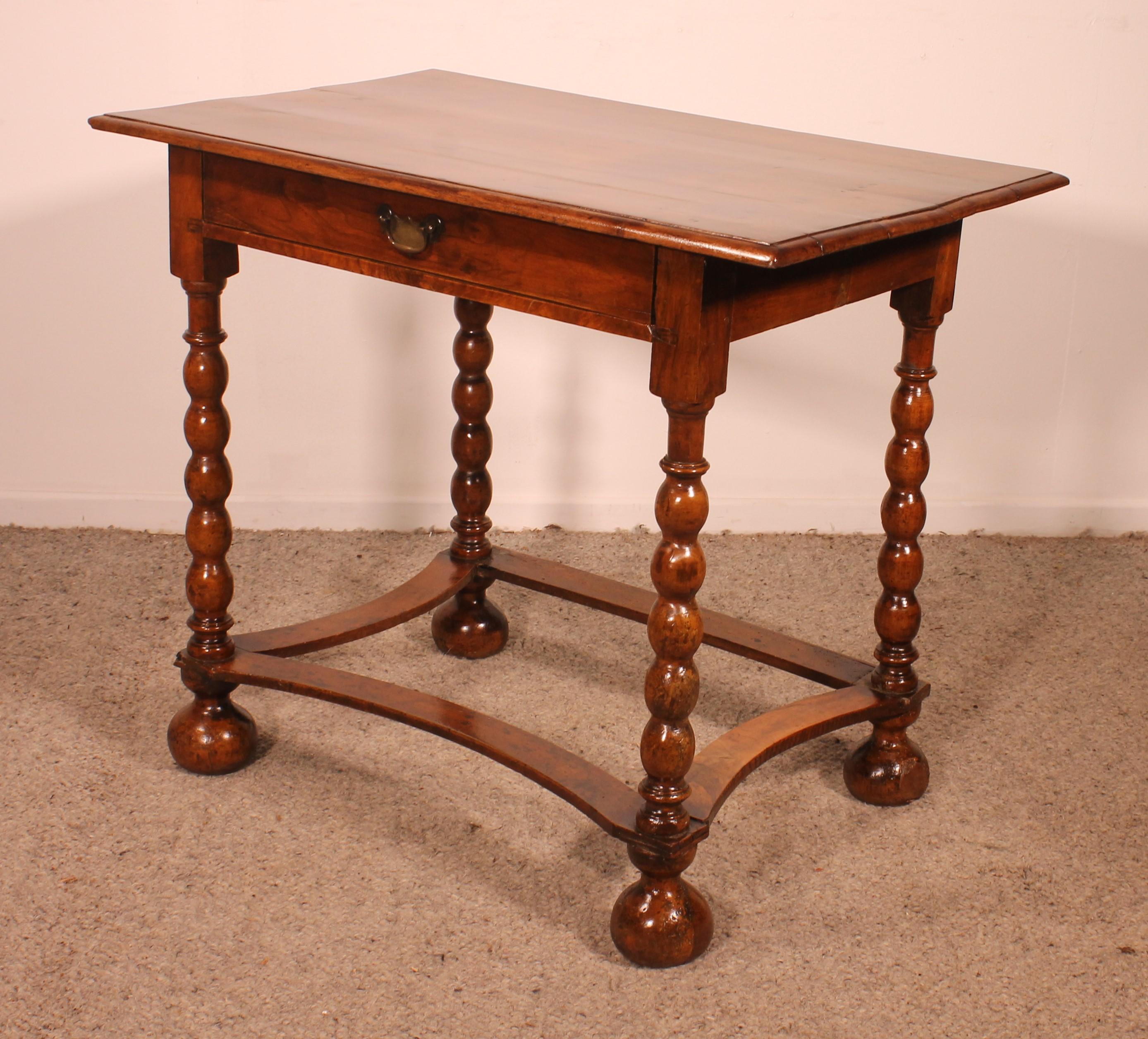 Small Writing Table/side Table In Walnut-17th Century For Sale 2