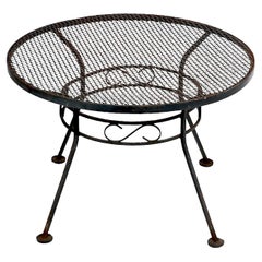  Petit fer forgé  Table de patio de jardin par Woodard vers les années 1940/60