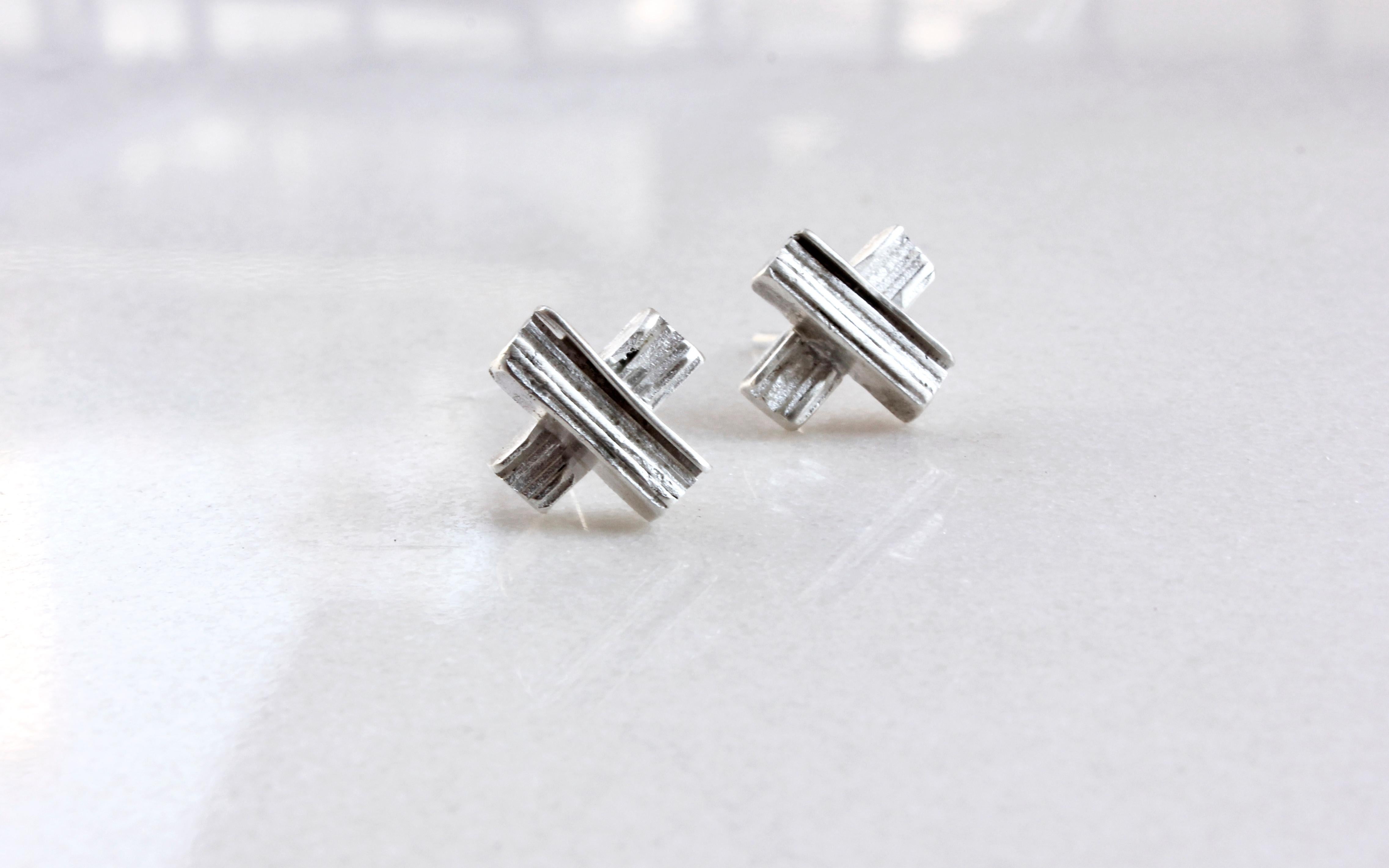Small X Earrings In New Condition For Sale In London, GB