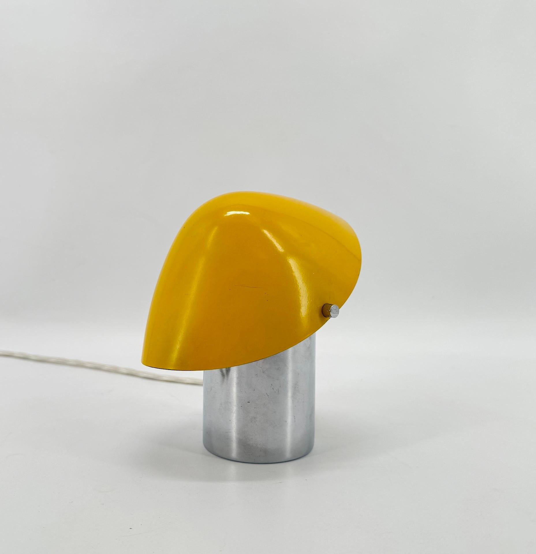 Small yellow adjustable table lamp by Josef Hurka, circa 1960, Czechoslovakia.

This is a small lamp in a beautiful yellow color to create a light point or illuminate an area or an object.

The lacquered metal 'mushroom' light shade tilts on each