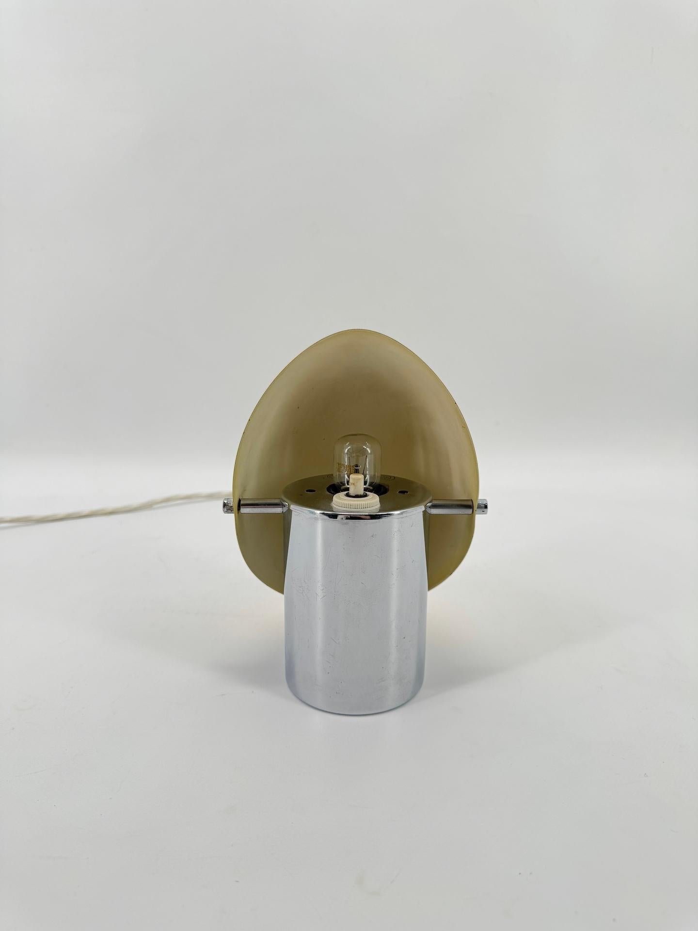 Petite lampe à poser réglable de Josef Hurka Circa 1960 Yellow Czechoslovakia en vente 1