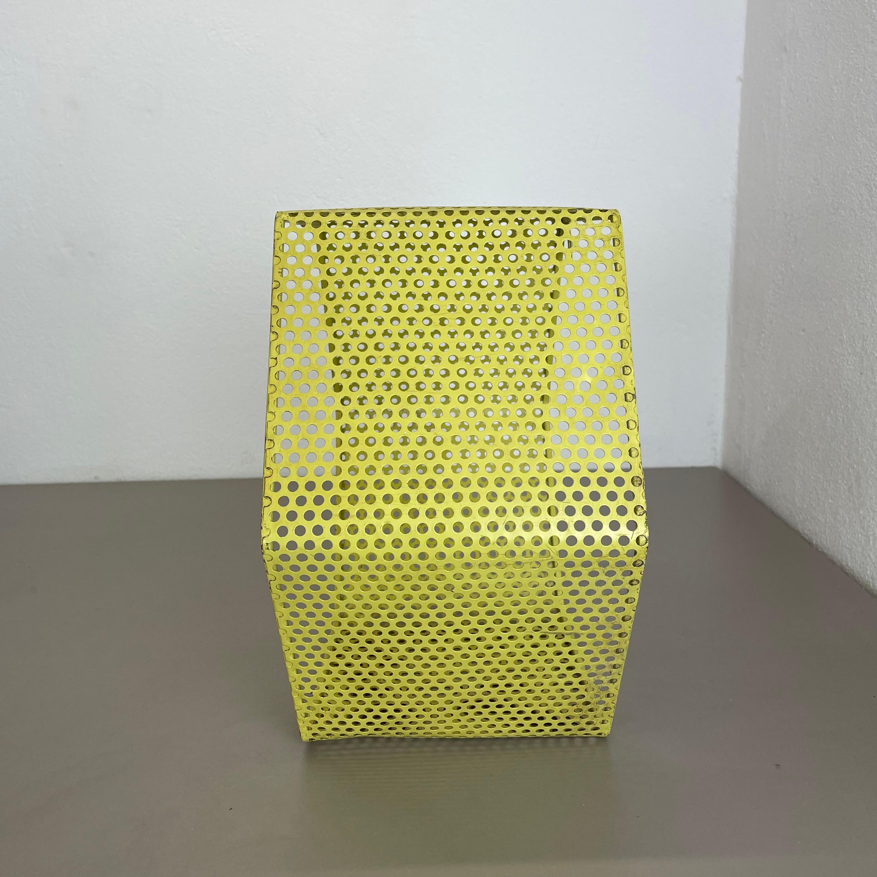 kleine gelbe kubusförmige Schrankwand von Mathieu Matégot zugeschrieben, Frankreich 1950 im Angebot 5