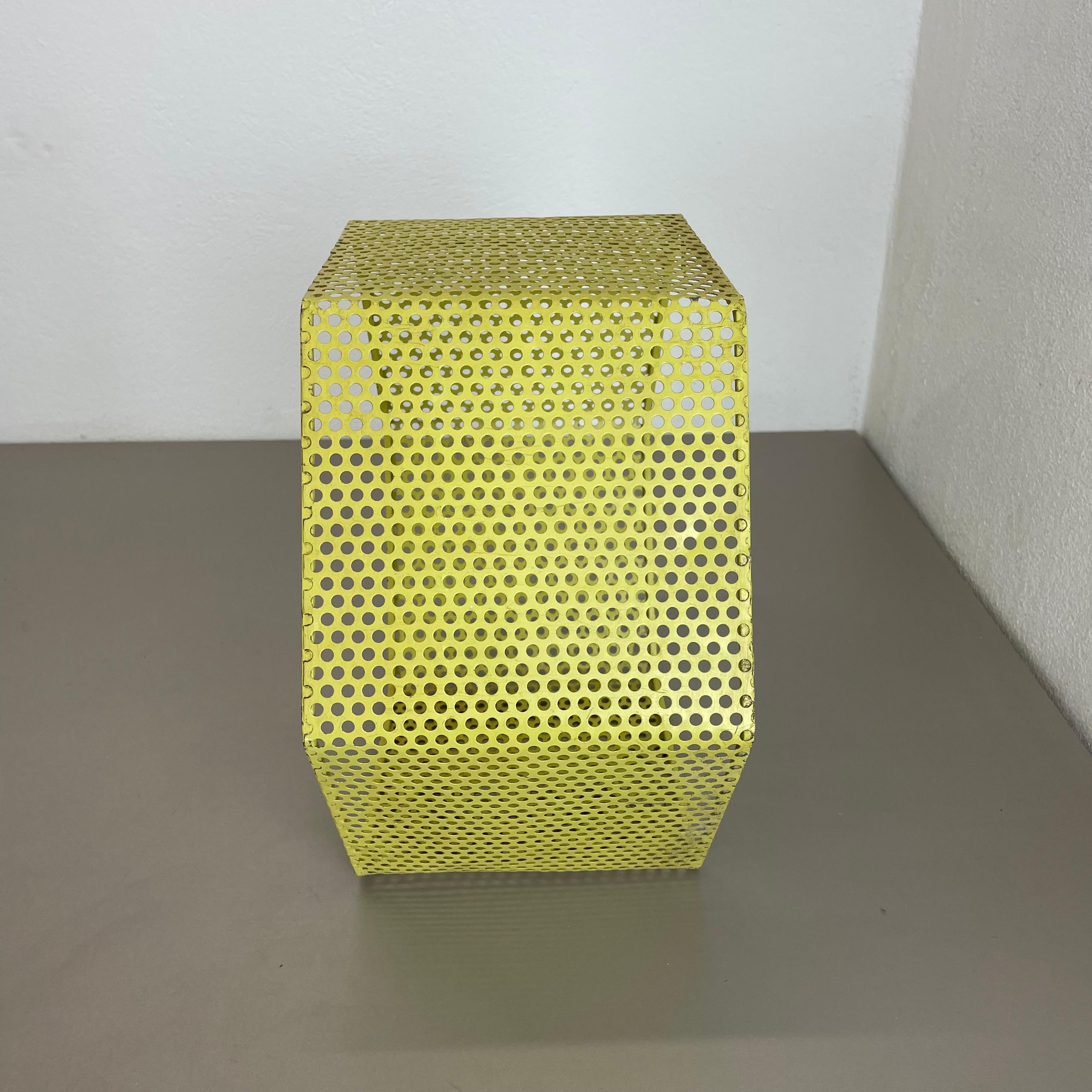 kleine gelbe kubusförmige Schrankwand von Mathieu Matégot zugeschrieben, Frankreich 1950 im Angebot 6
