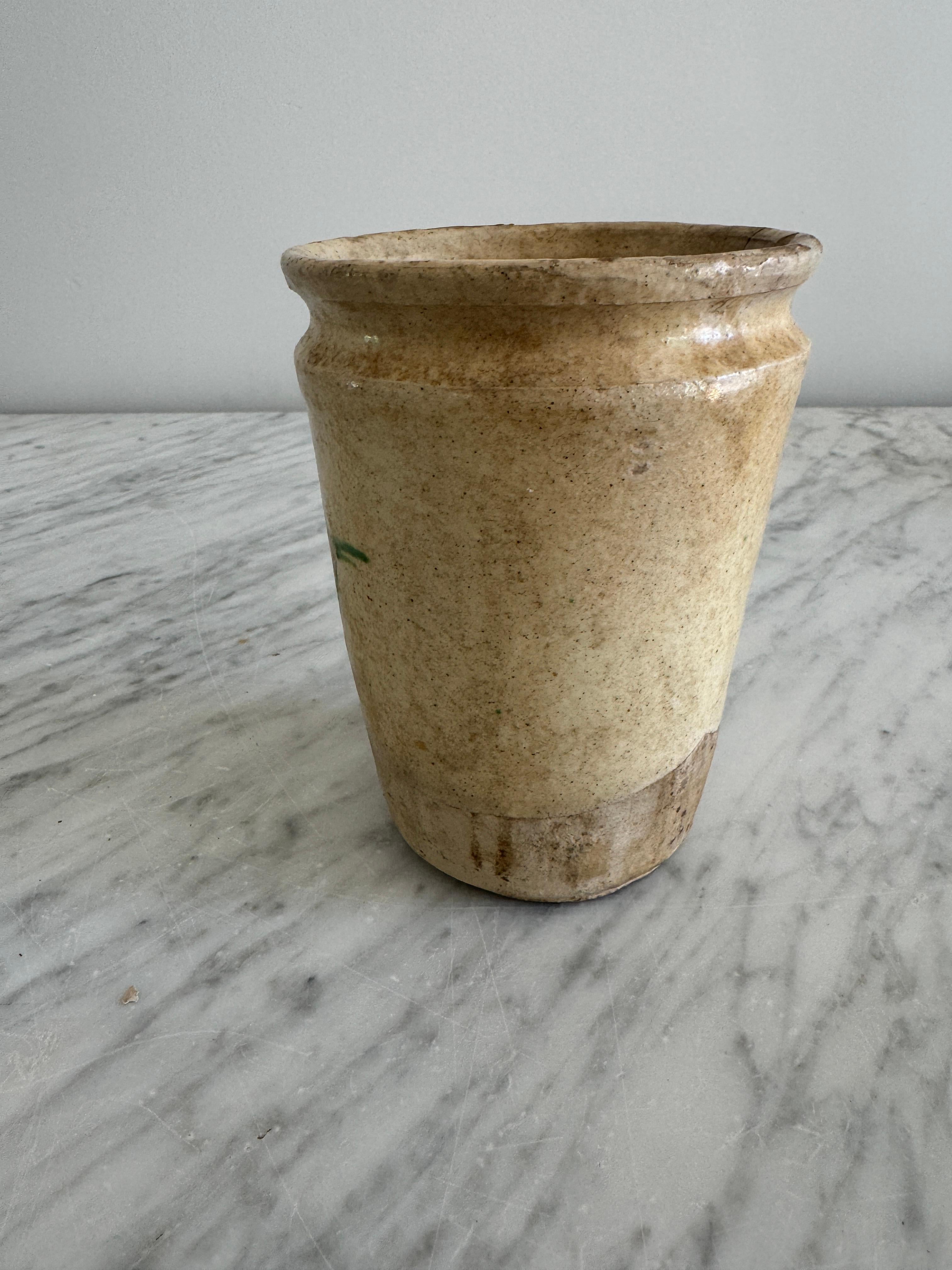 Piccolo vaso da farmacia giallo dipinto a mano In condizioni buone in vendita a Ventura, CA