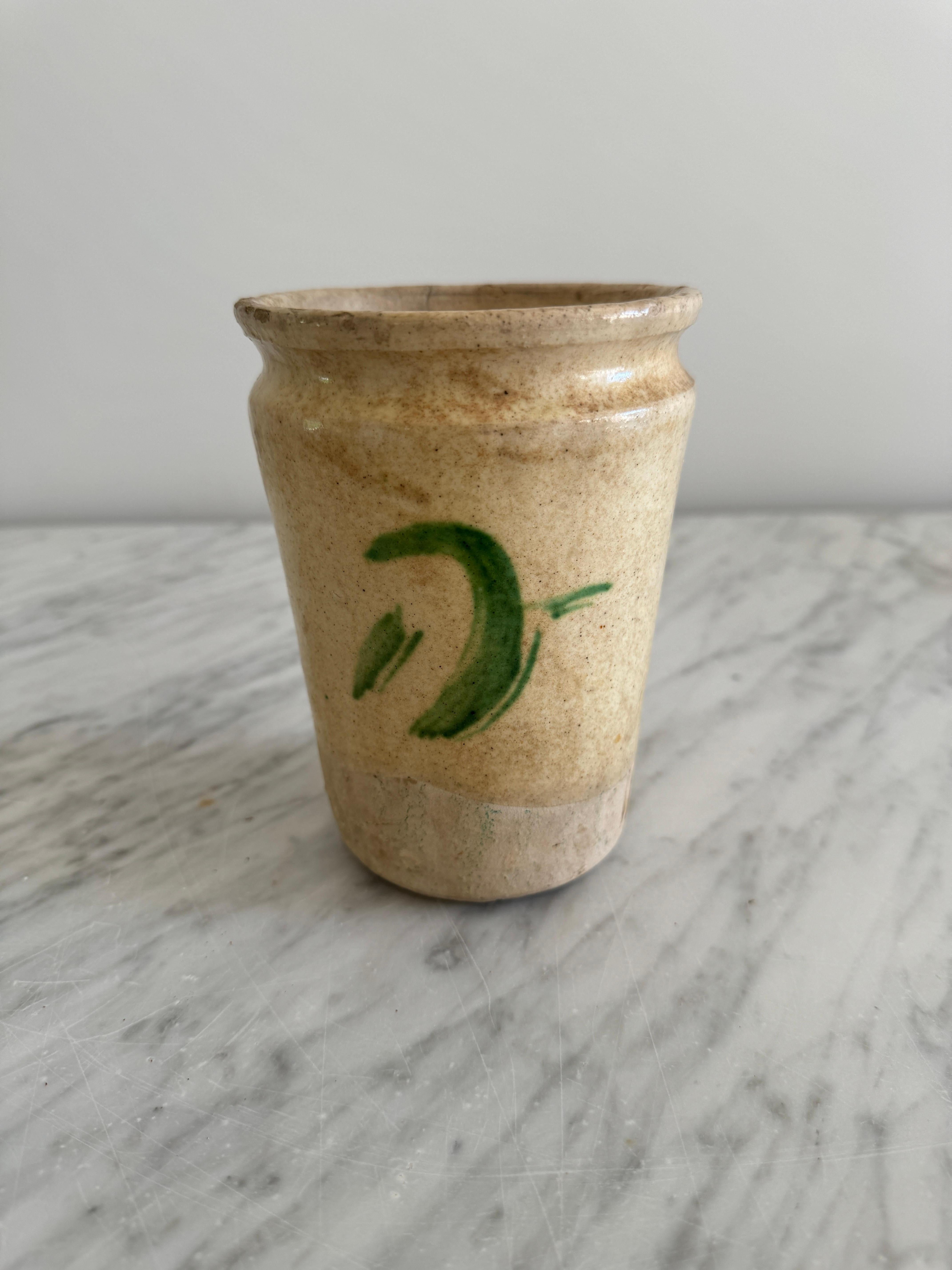 Piccolo vaso da farmacia giallo dipinto a mano in vendita 2