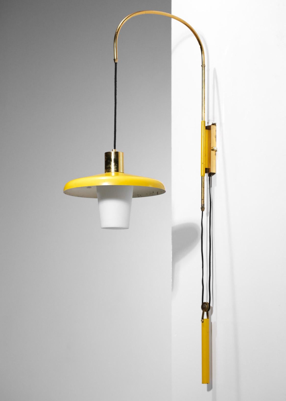 Small Yellow Italian Wall Lamp 50's Attributed to Stilnovo Vintage Swing In Good Condition For Sale In Lyon, FR