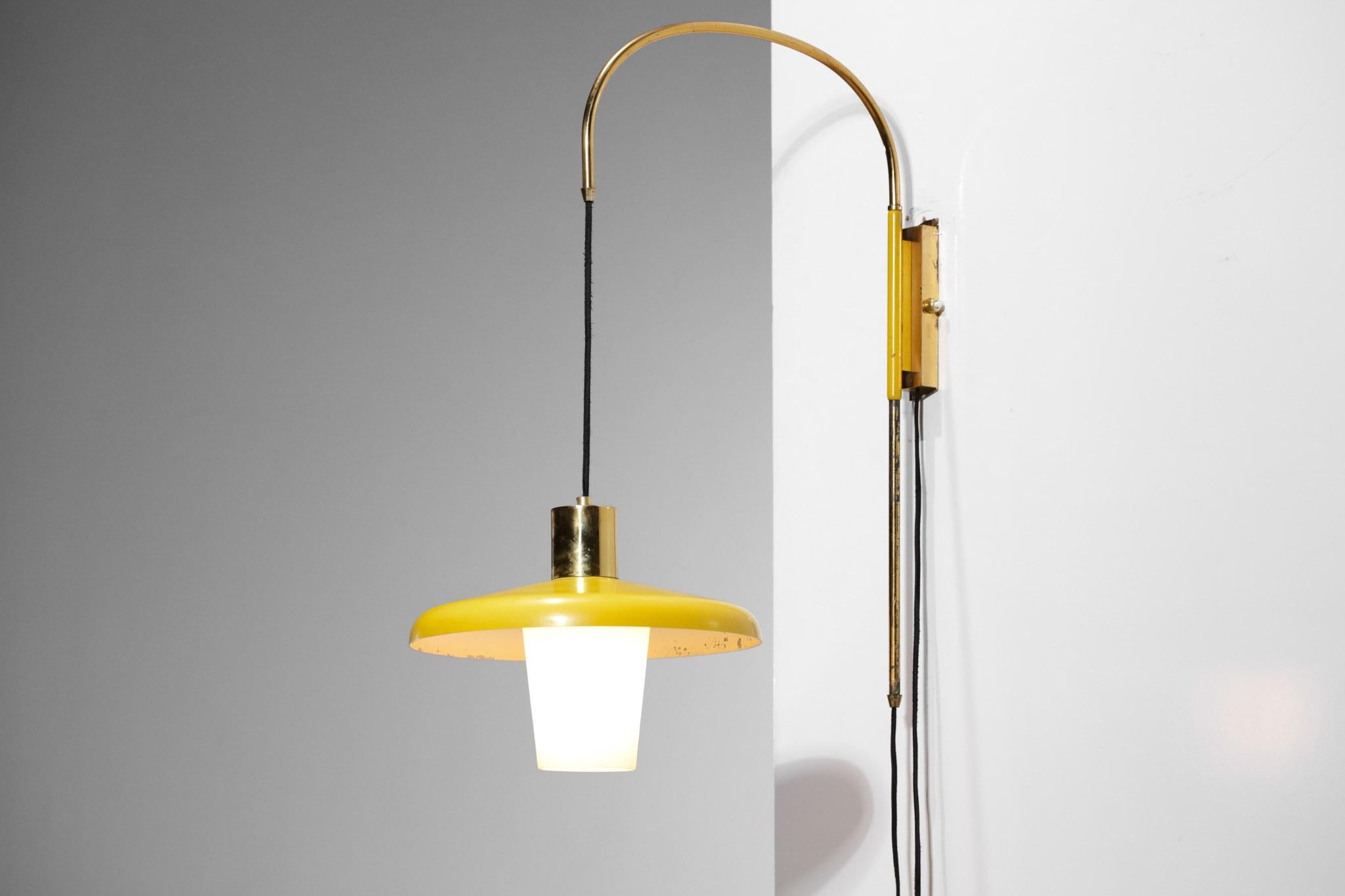 Italienische gelbe Vintage-Wandleuchte, Stilnovo zugeschrieben, Swing, 50er Jahre im Angebot 1