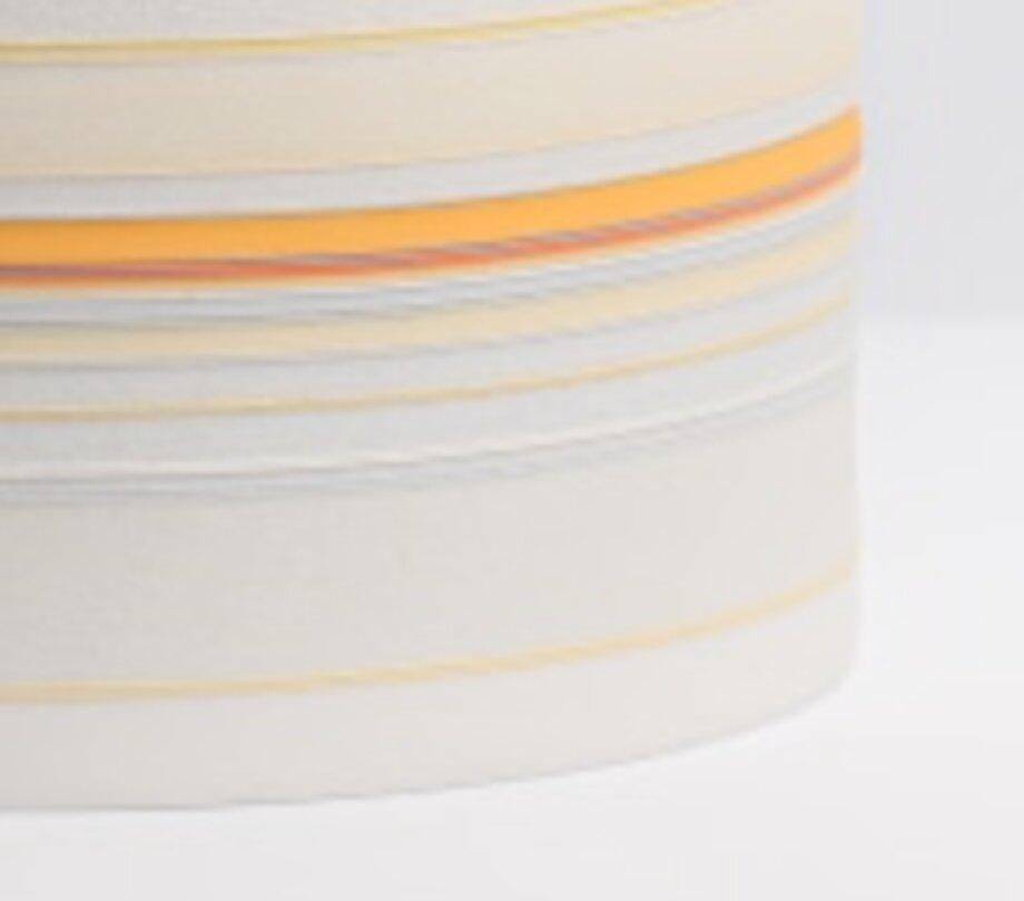 Smaltato Piccolo vaso di porcellana giallo/arancione di Rachel Foxwell in vendita