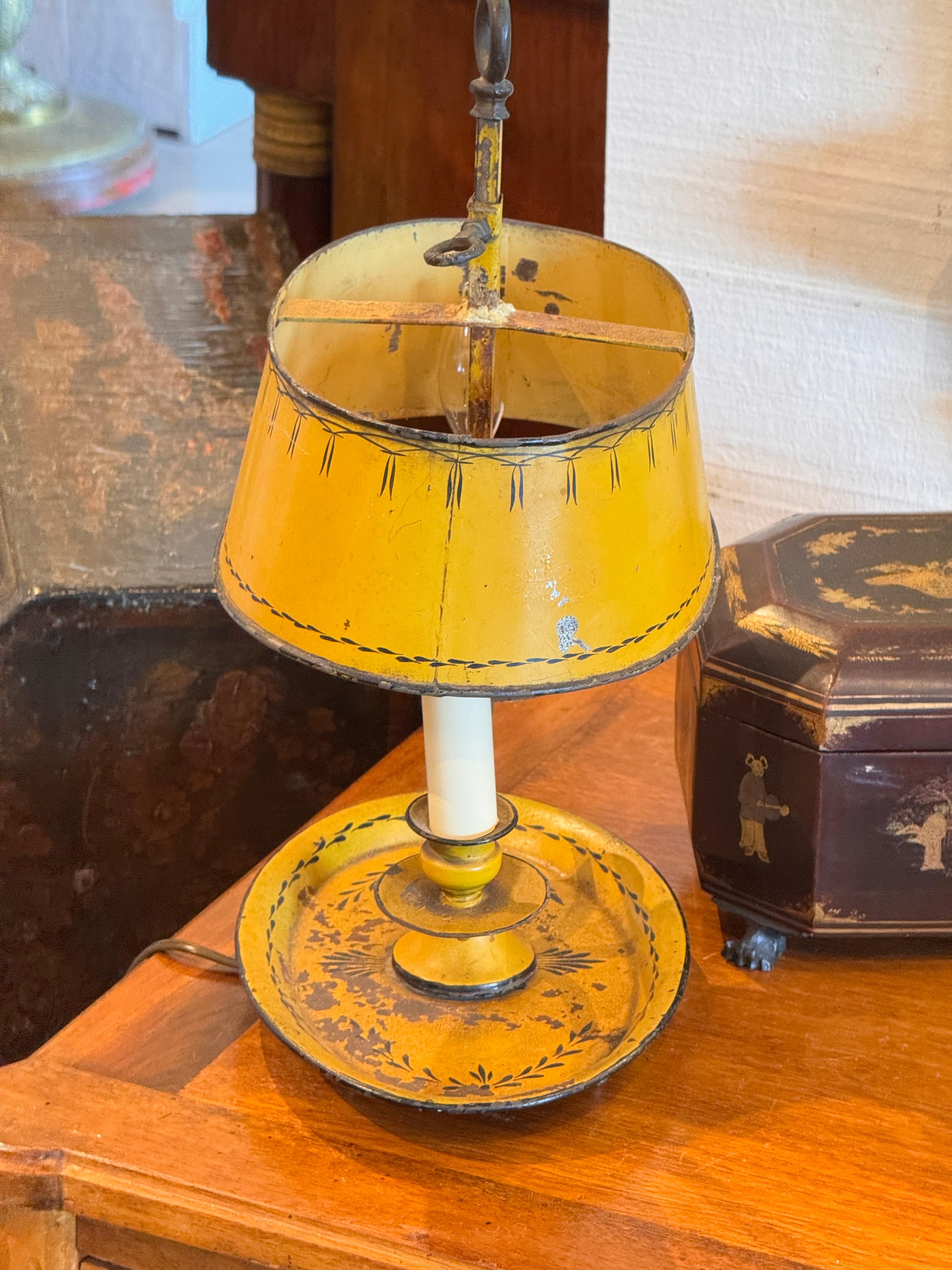 Metallo Piccola lampada Bouillotte in tiglio giallo con base ovale in vendita