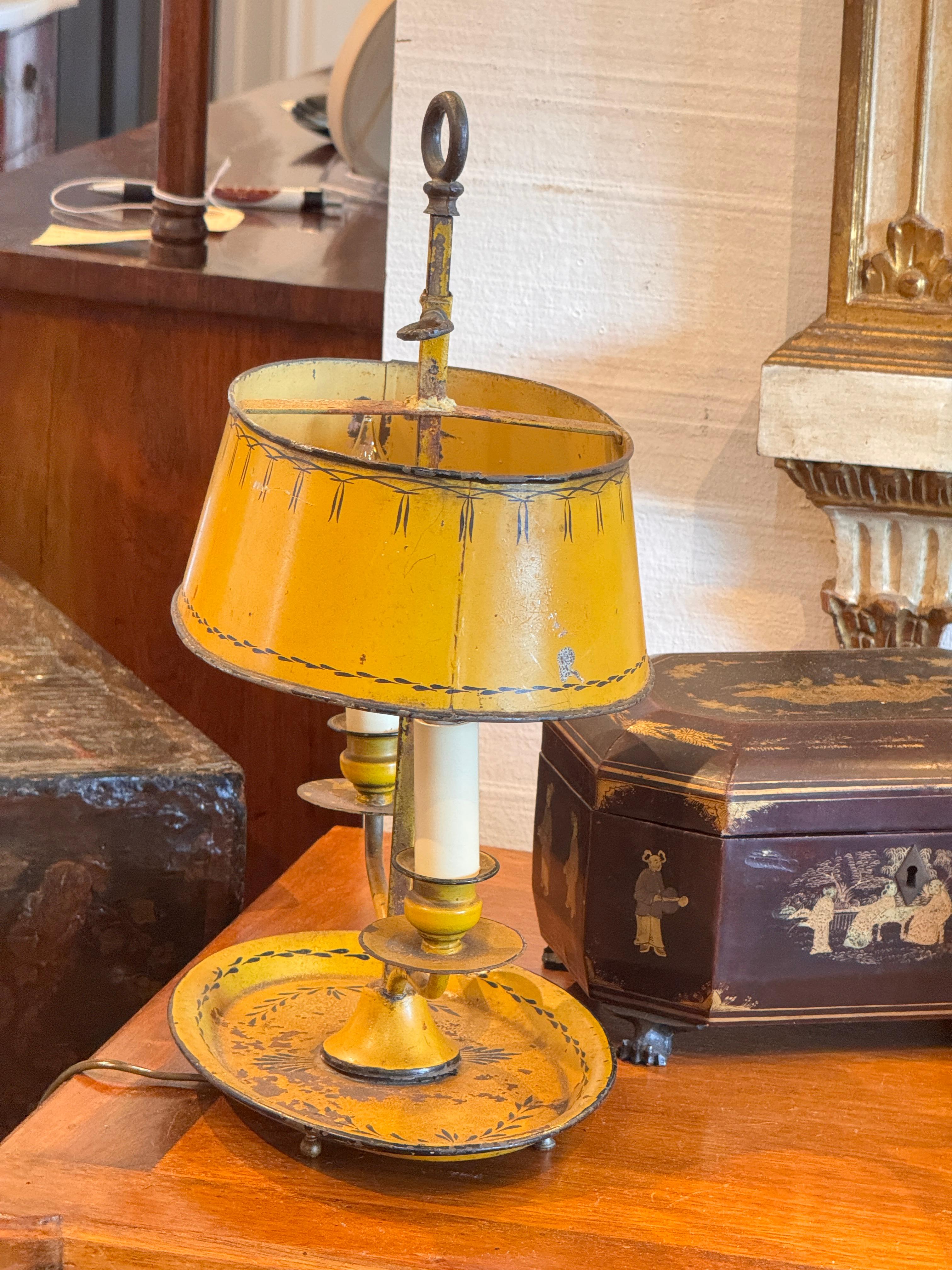 Piccola lampada Bouillotte in tiglio giallo con base ovale in vendita 1