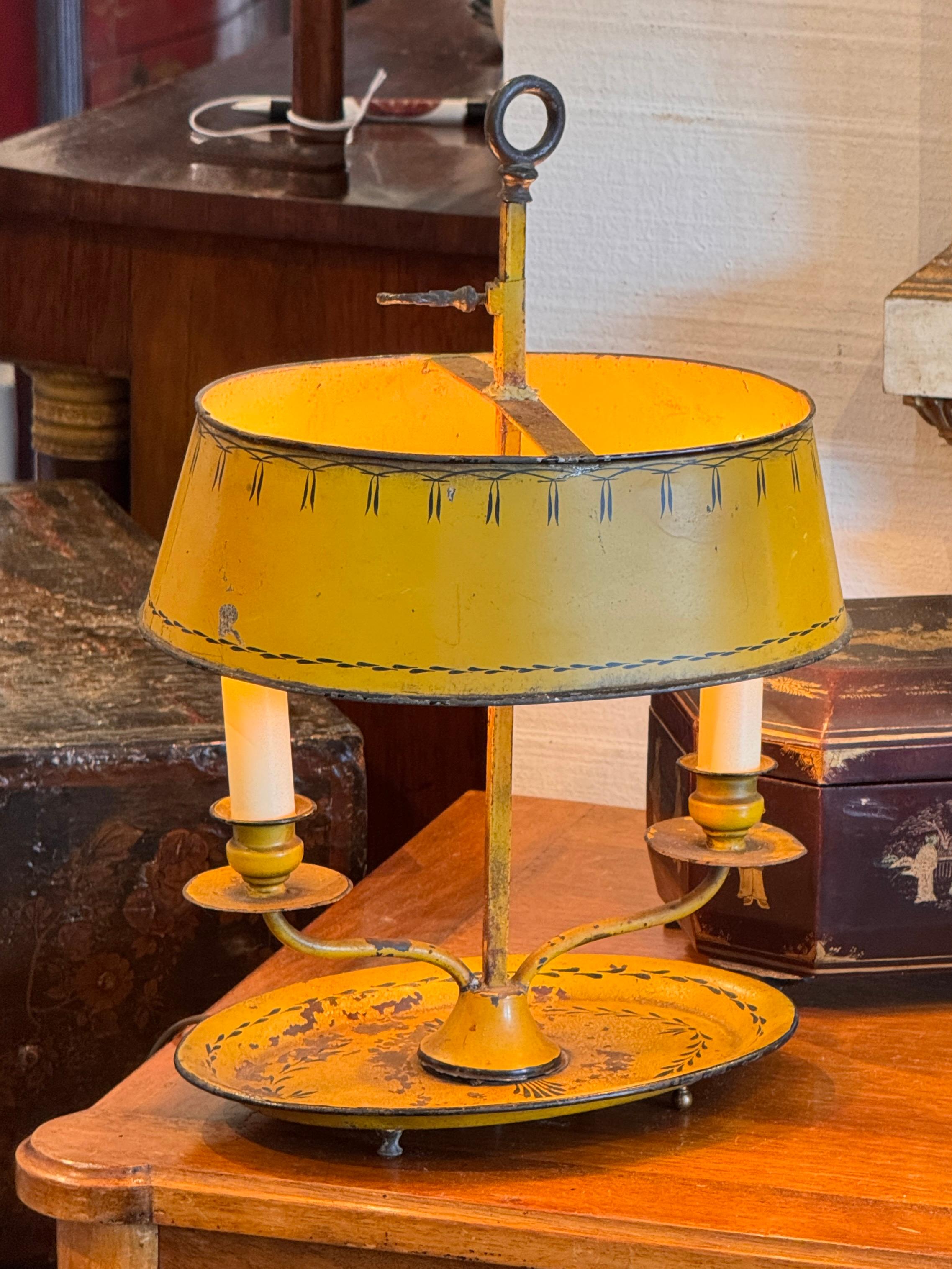 Piccola lampada Bouillotte in tiglio giallo con base ovale in vendita 2