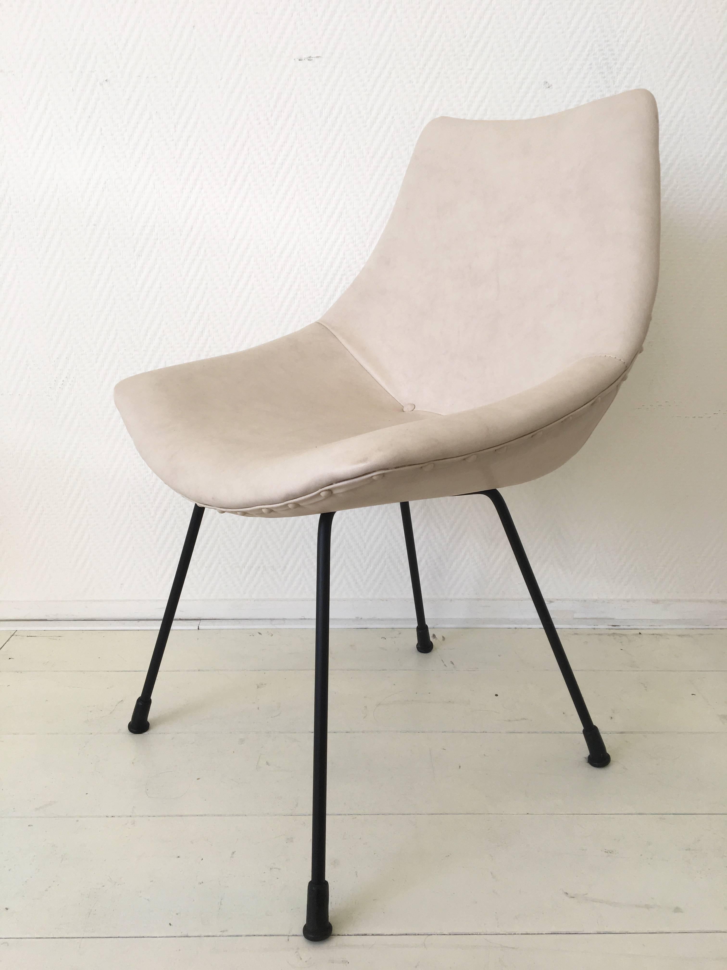 Mid-Century Modern Petite chaise Zakonom Zasticeno en similicuir blanc, années 1960
