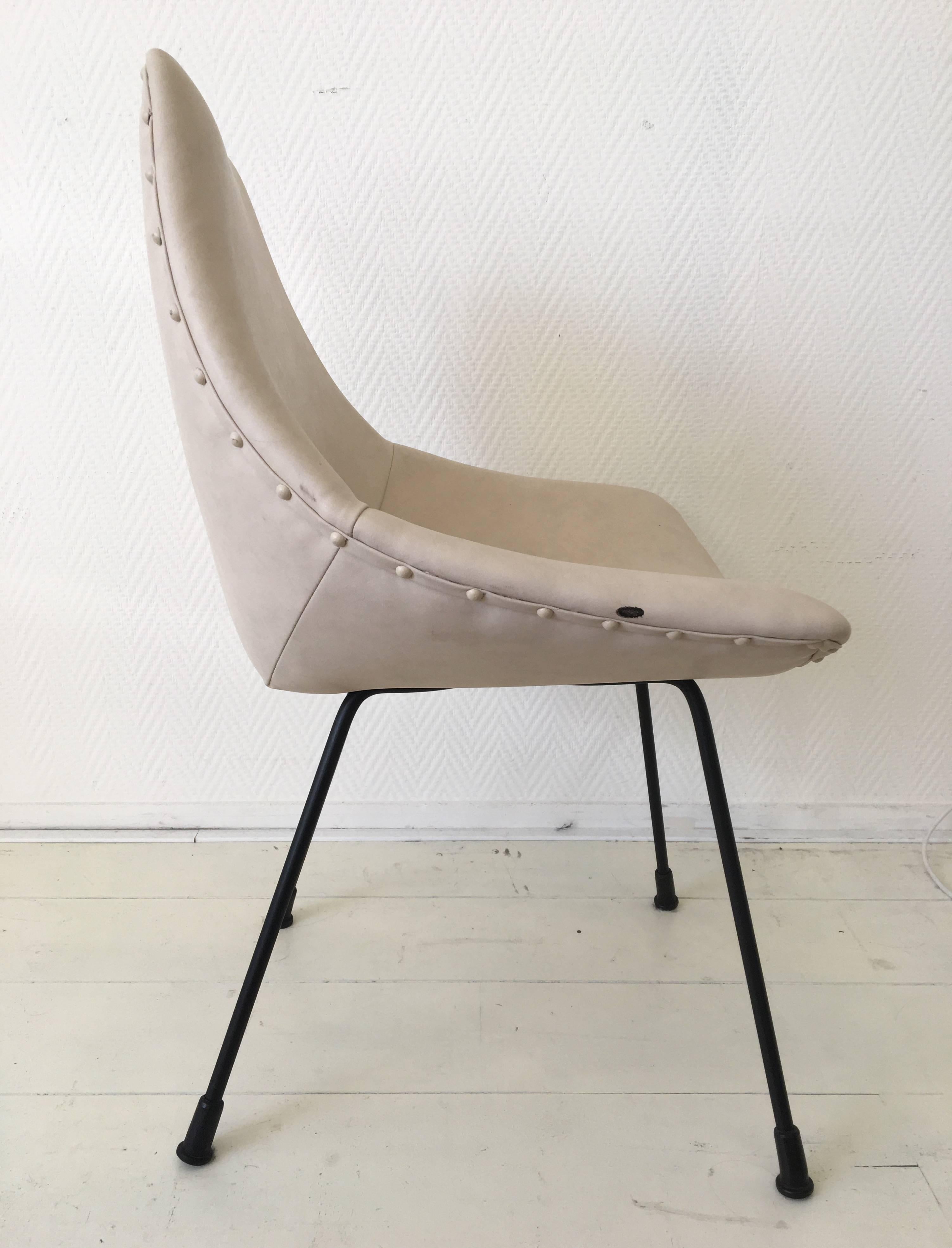 20ième siècle Petite chaise Zakonom Zasticeno en similicuir blanc, années 1960