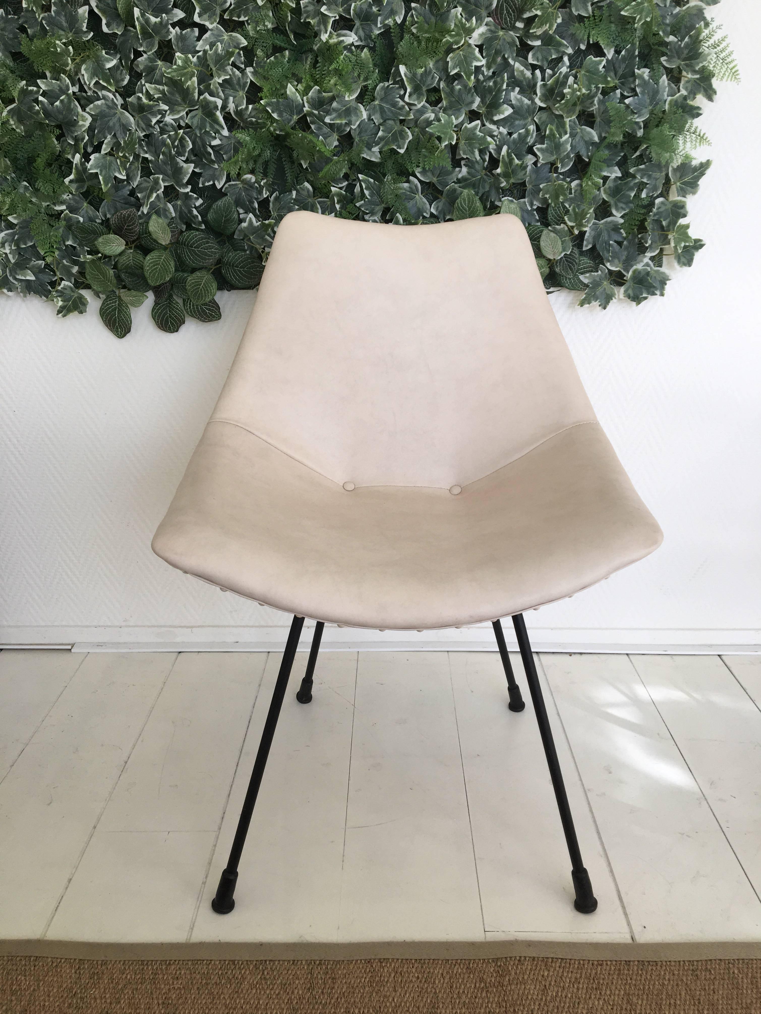 Métal Petite chaise Zakonom Zasticeno en similicuir blanc, années 1960
