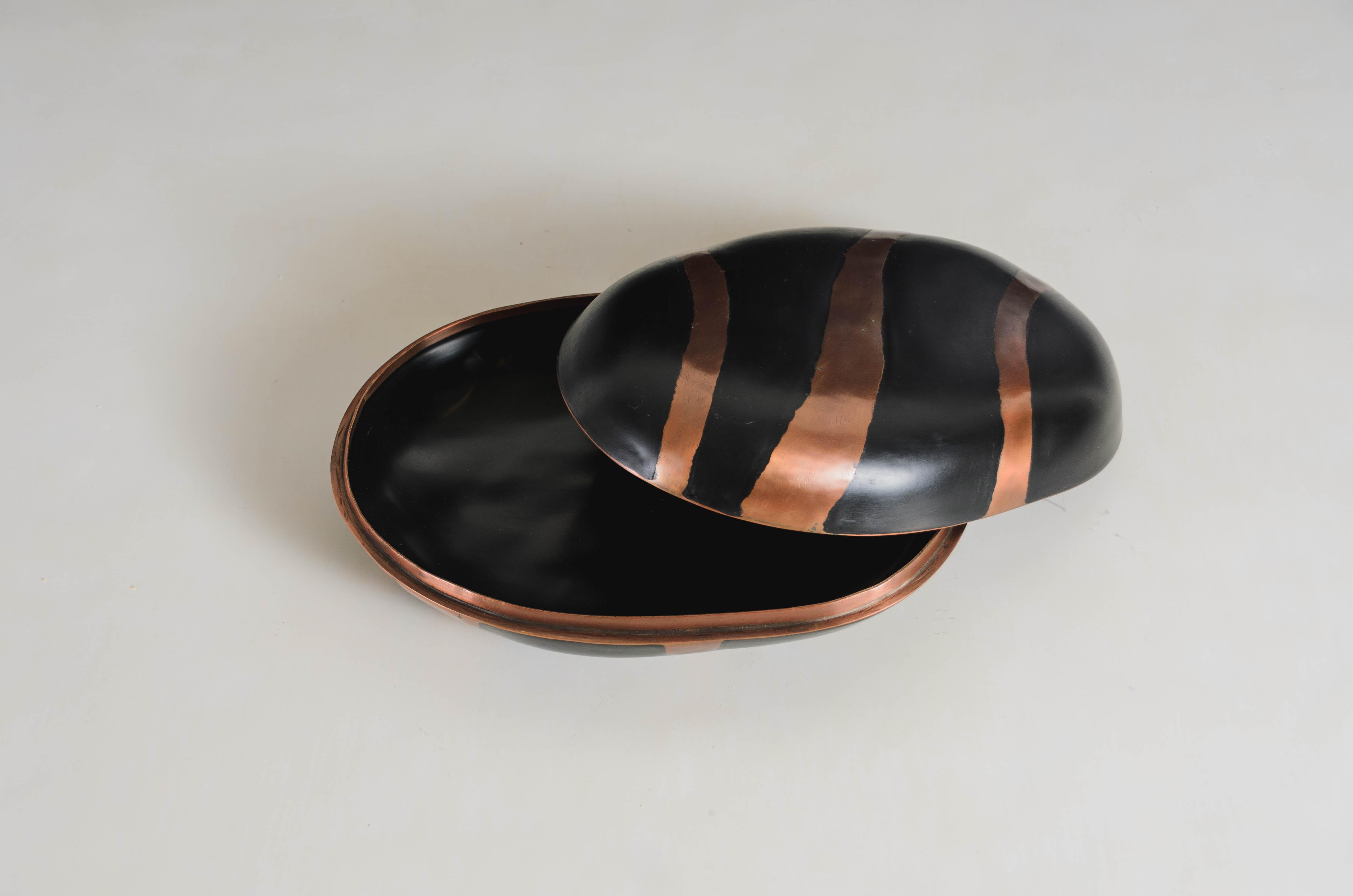 Small Zebra Box in Black Lacquer and Copper by Robert Kuo, Hand Repoussé In New Condition For Sale In Los Angeles, CA
